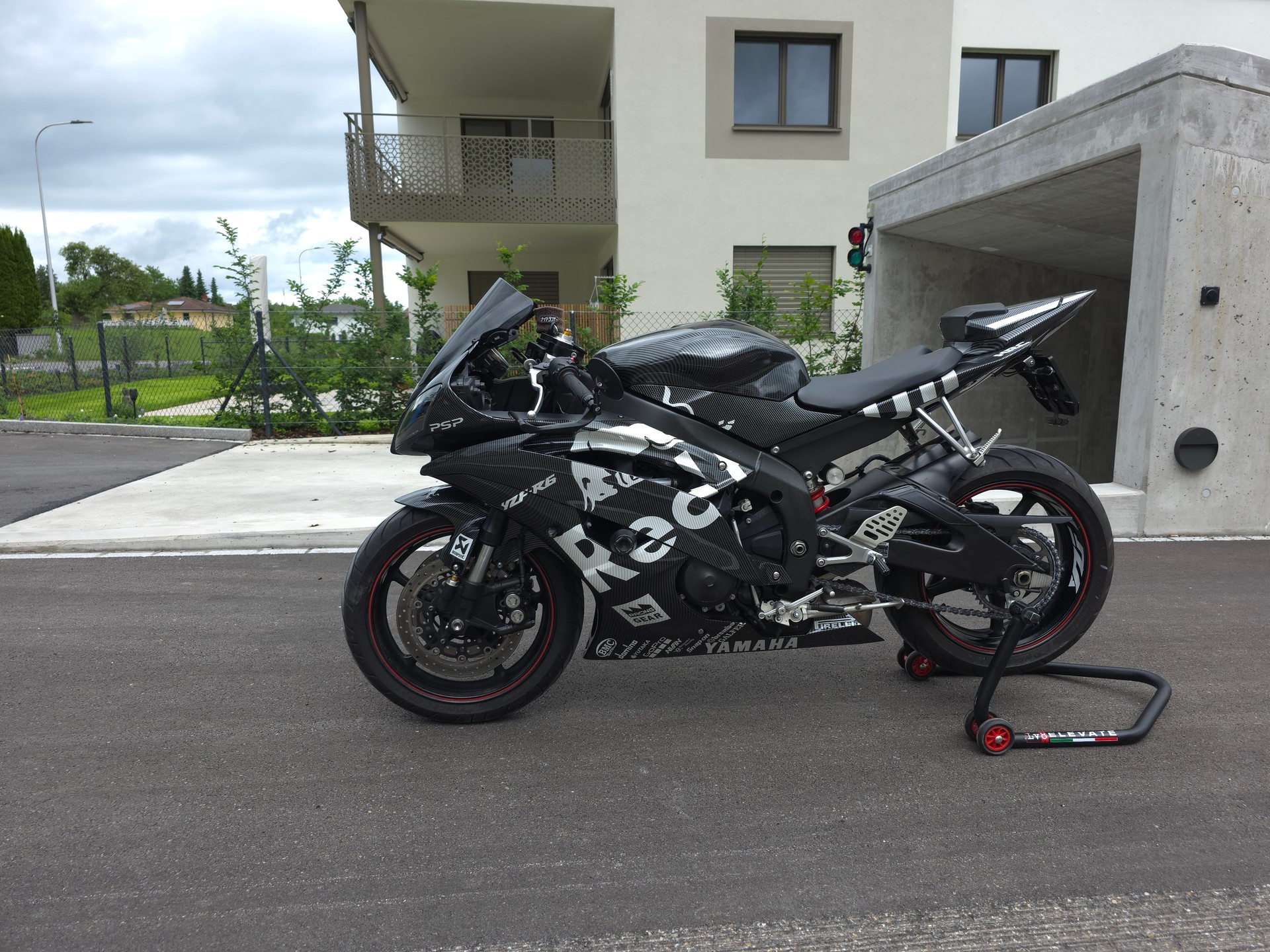 YAMAHA YZF-R6-image-3