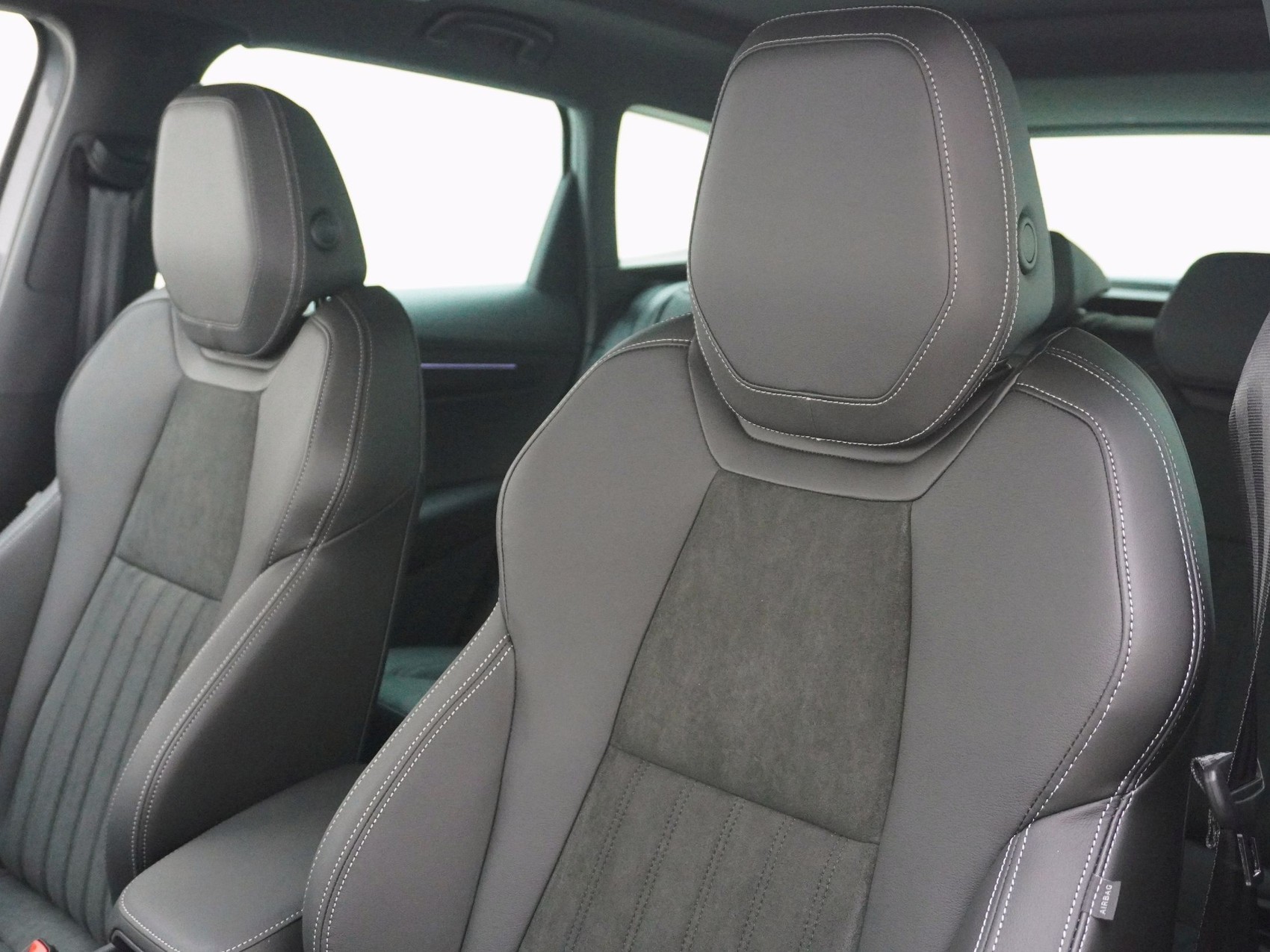 SKODA Karoq 2.0 TDI SportLine DSG 4x4-image-12