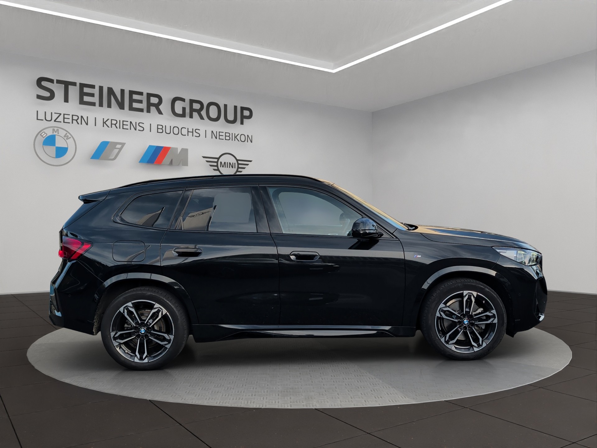 BMW X1 xDrive 23d 48V M Sport-showroom-element-3
