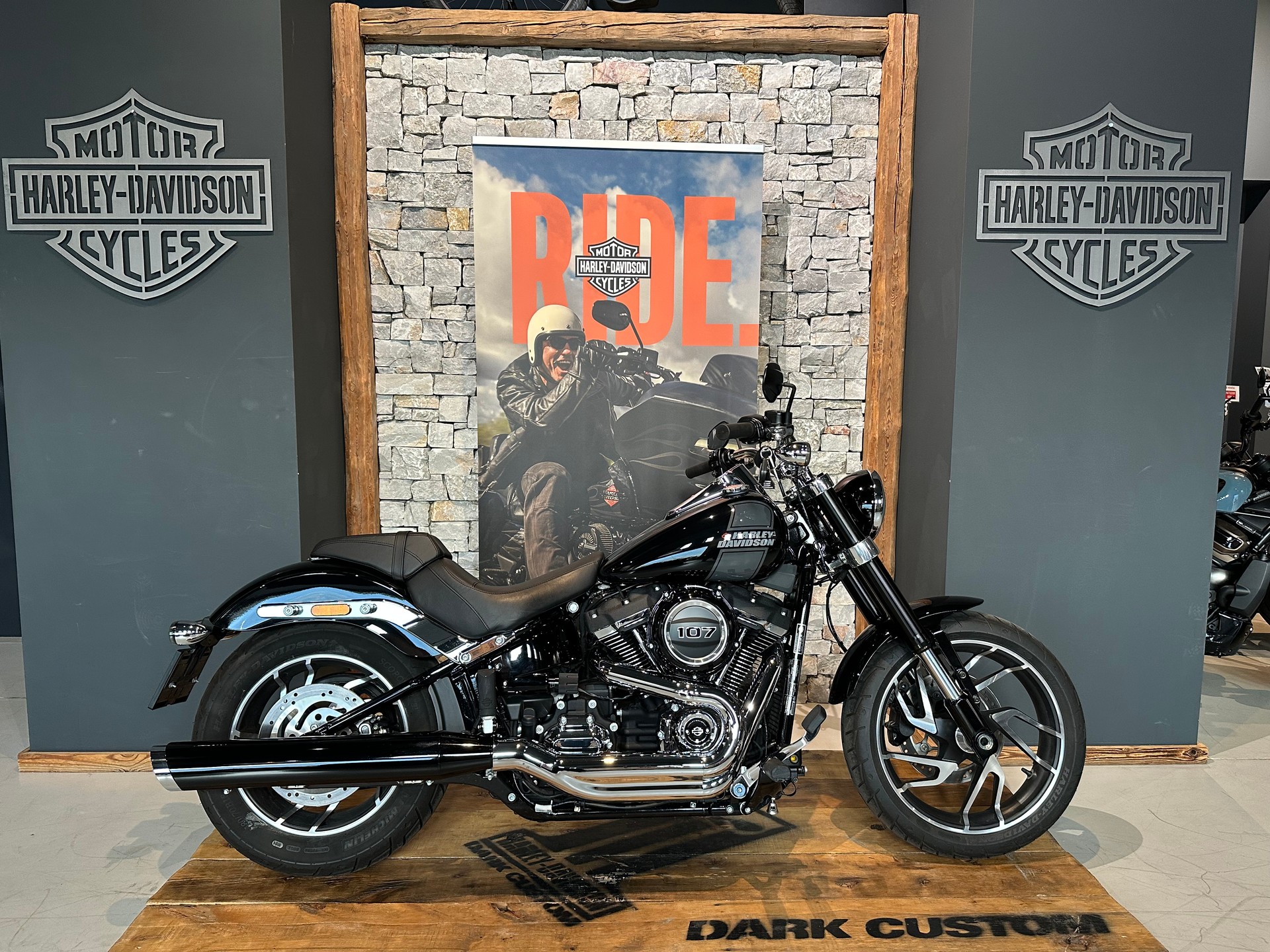 HARLEY-DAVIDSON Sport Glide FLSB (35KW)-showroom-element-1