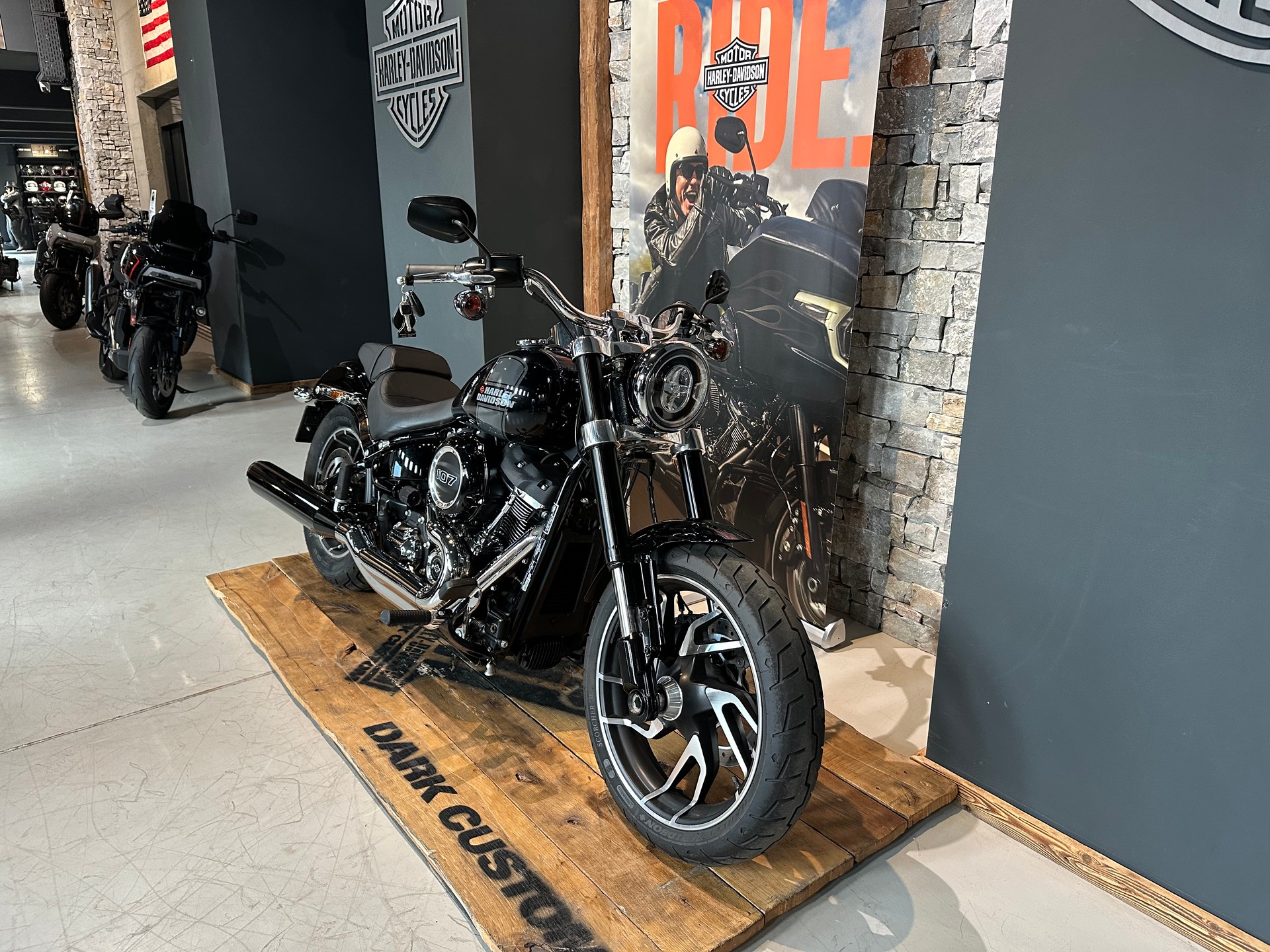 HARLEY-DAVIDSON Sport Glide FLSB (35KW)-showroom-element-3