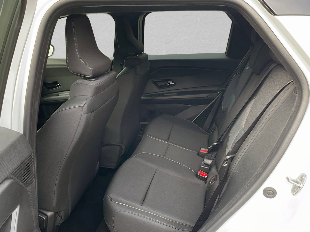 NISSAN Micra Advance 52 Kwh 150 PS-image-6