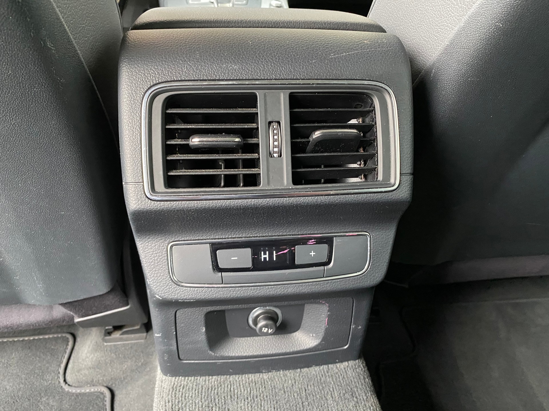 AUDI Q5 2.0 TFSI sport quattro S-tronic-image-8