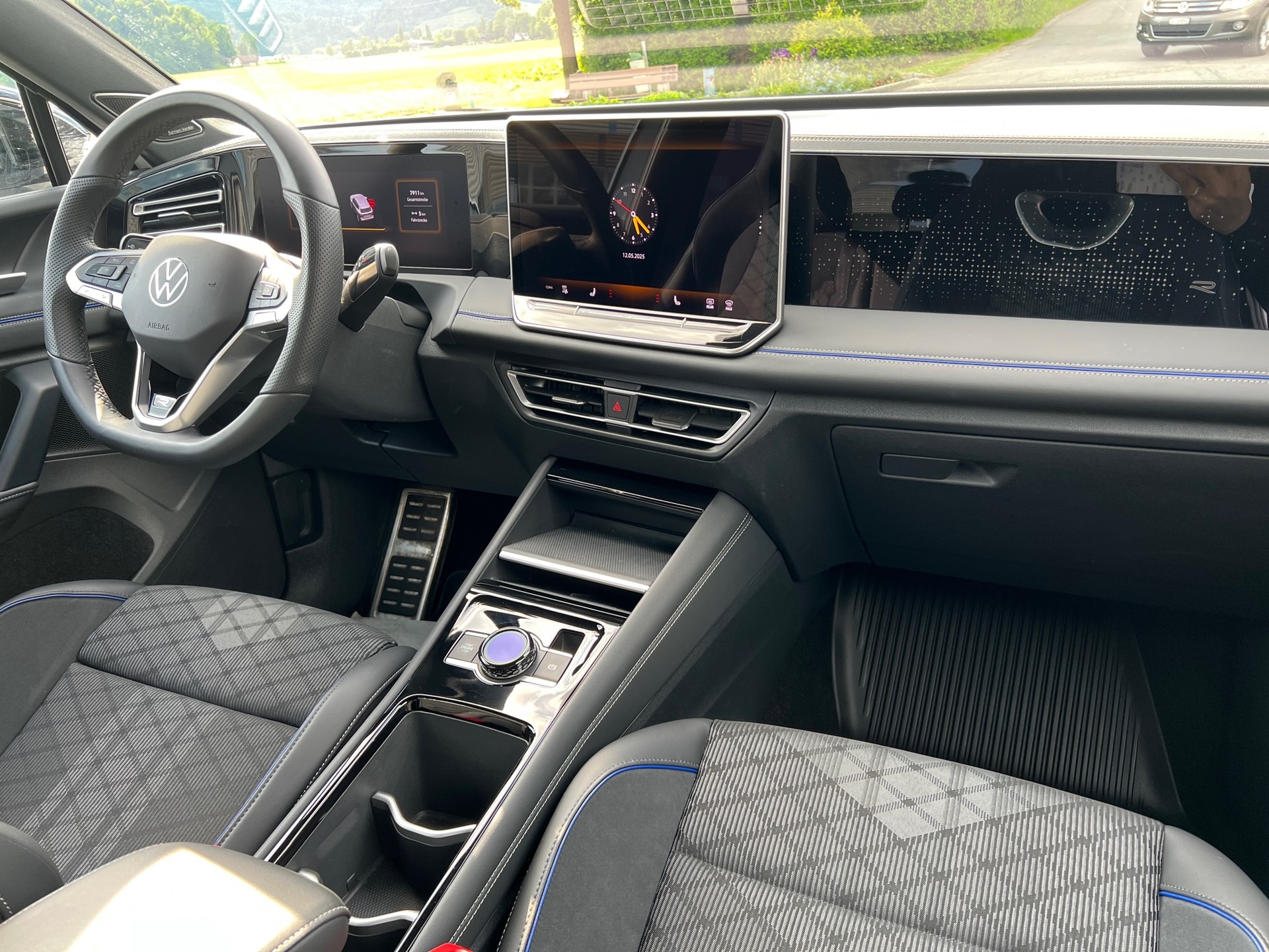 VW Tiguan 2.0 TDI SCR R-Line 4Motion DSG-image-5