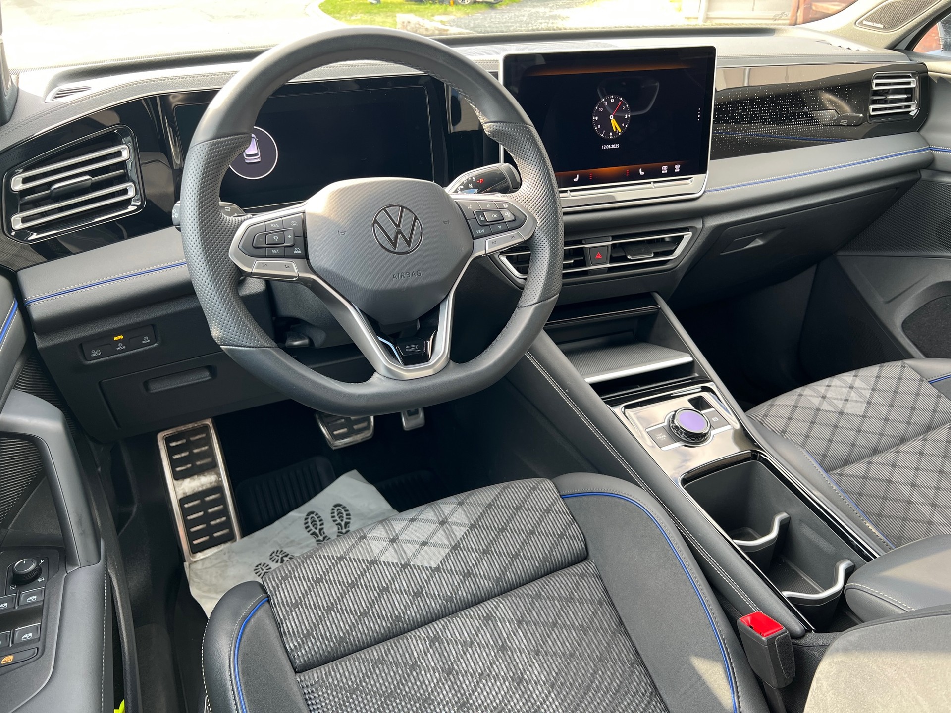 VW Tiguan 2.0 TDI SCR R-Line 4Motion DSG-image-4