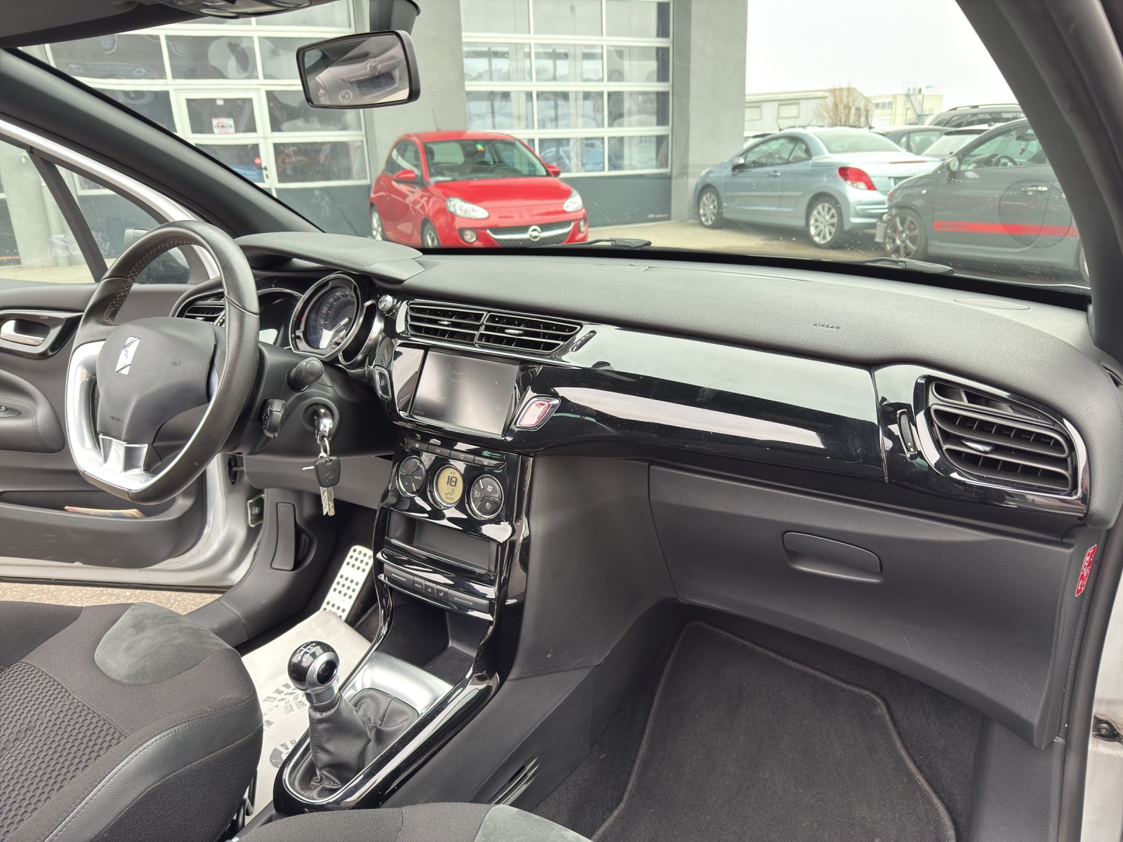 DS AUTOMOBILES DS 3 Cabrio 1.2 PureTech SO Chic-image-22