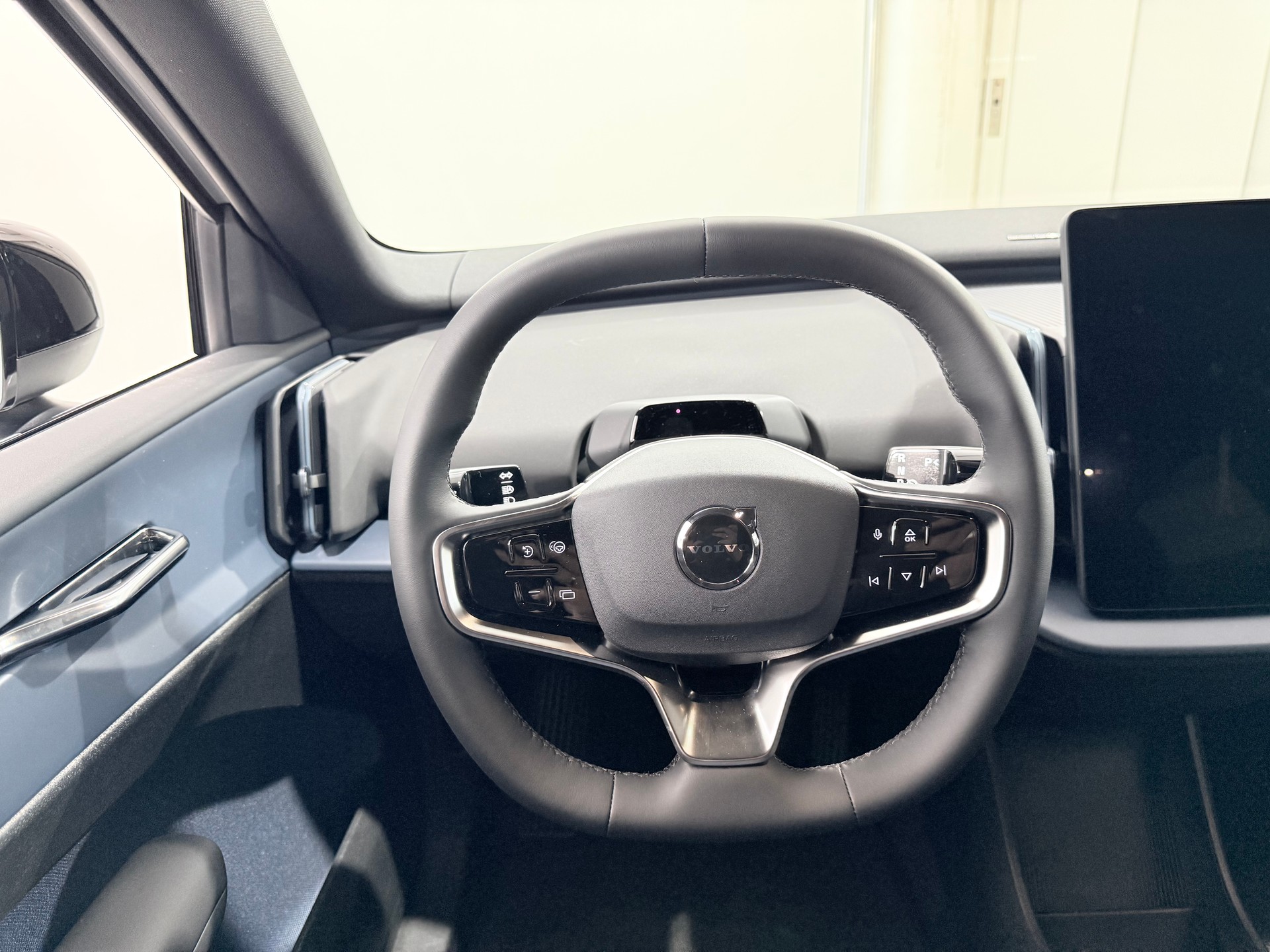VOLVO EX 30 E60 Twin Plus Performance-image-13