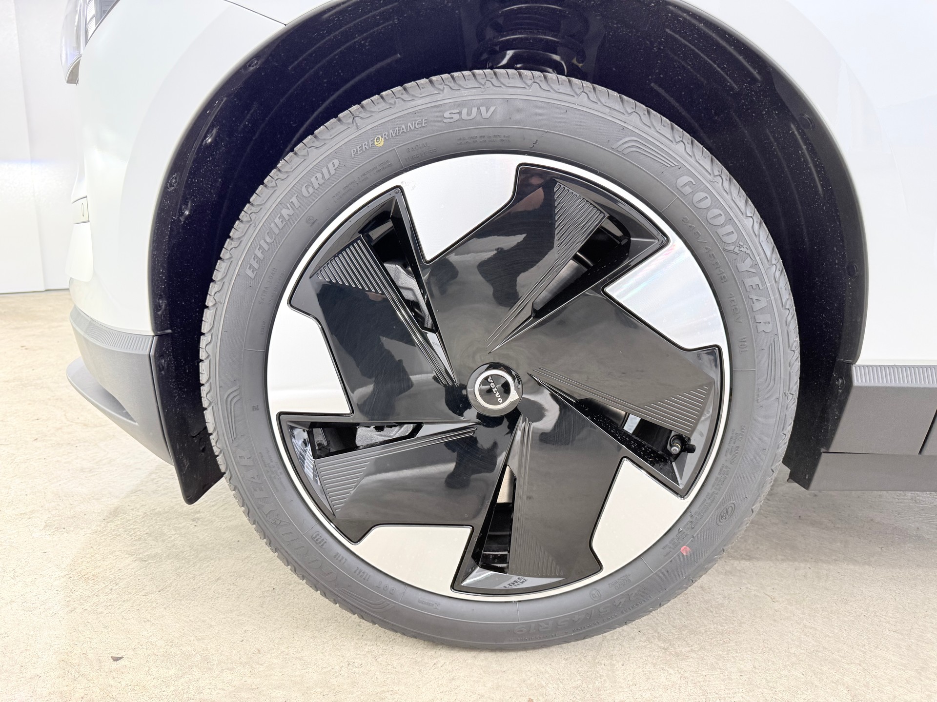 VOLVO EX 30 E60 Twin Plus Performance-image-7