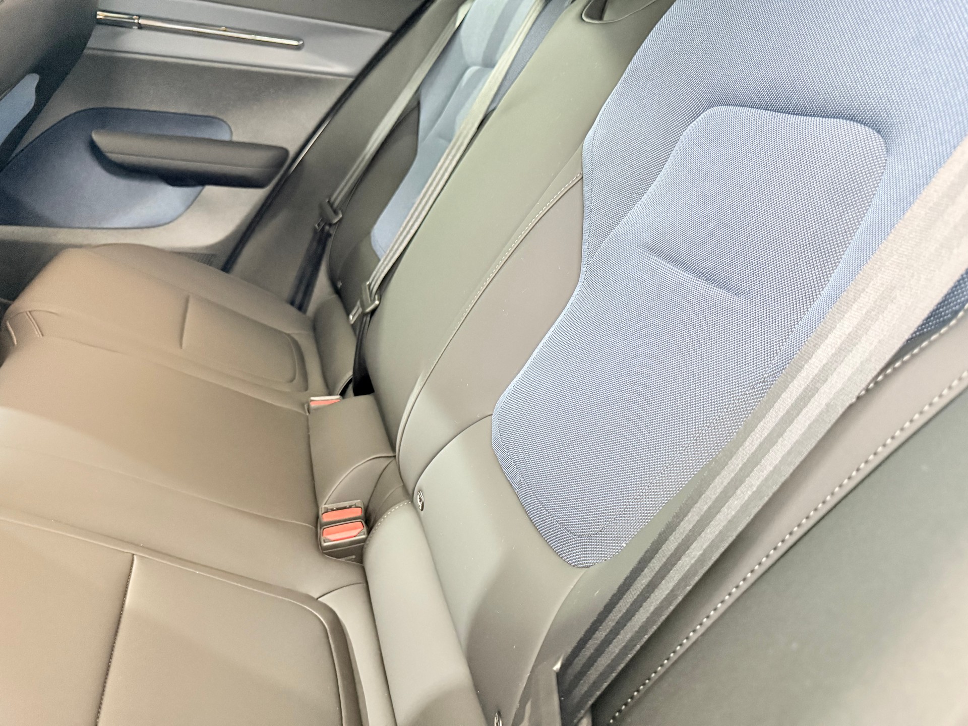 VOLVO EX 30 E60 Twin Plus Performance-image-5