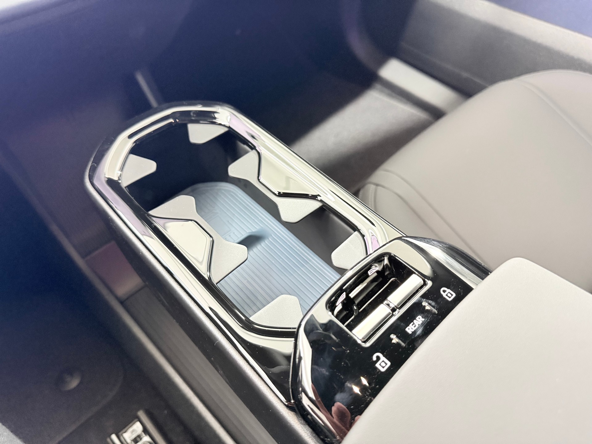 VOLVO EX 30 E60 Twin Plus Performance-image-10