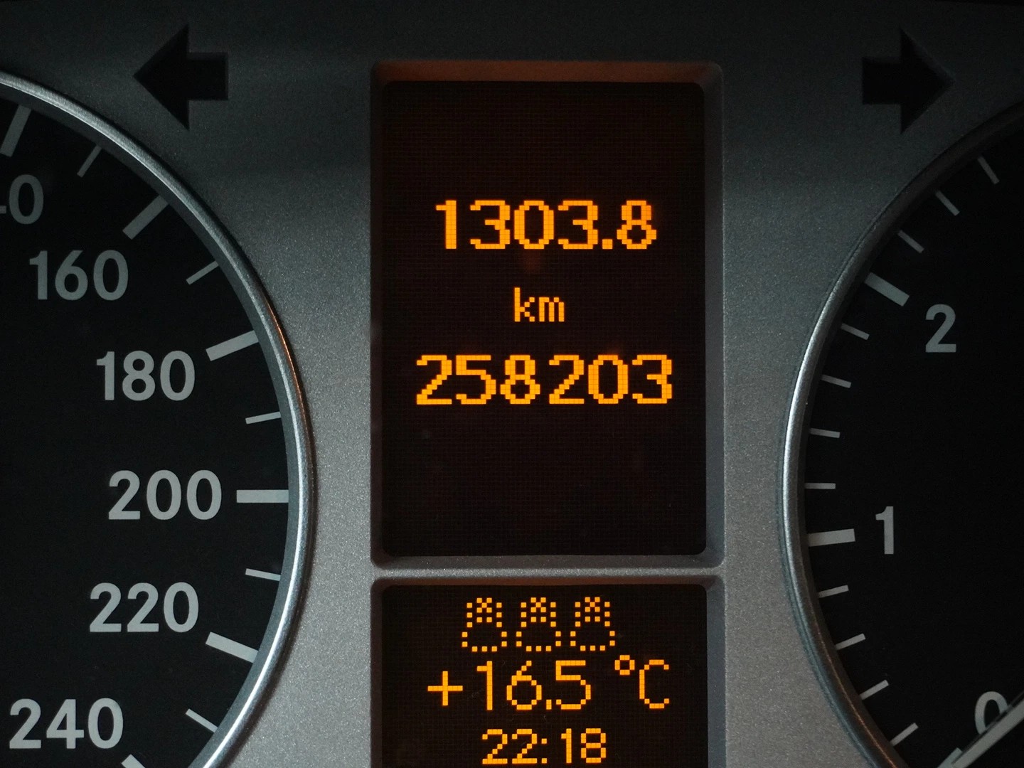 MERCEDES-BENZ B 200-image-7