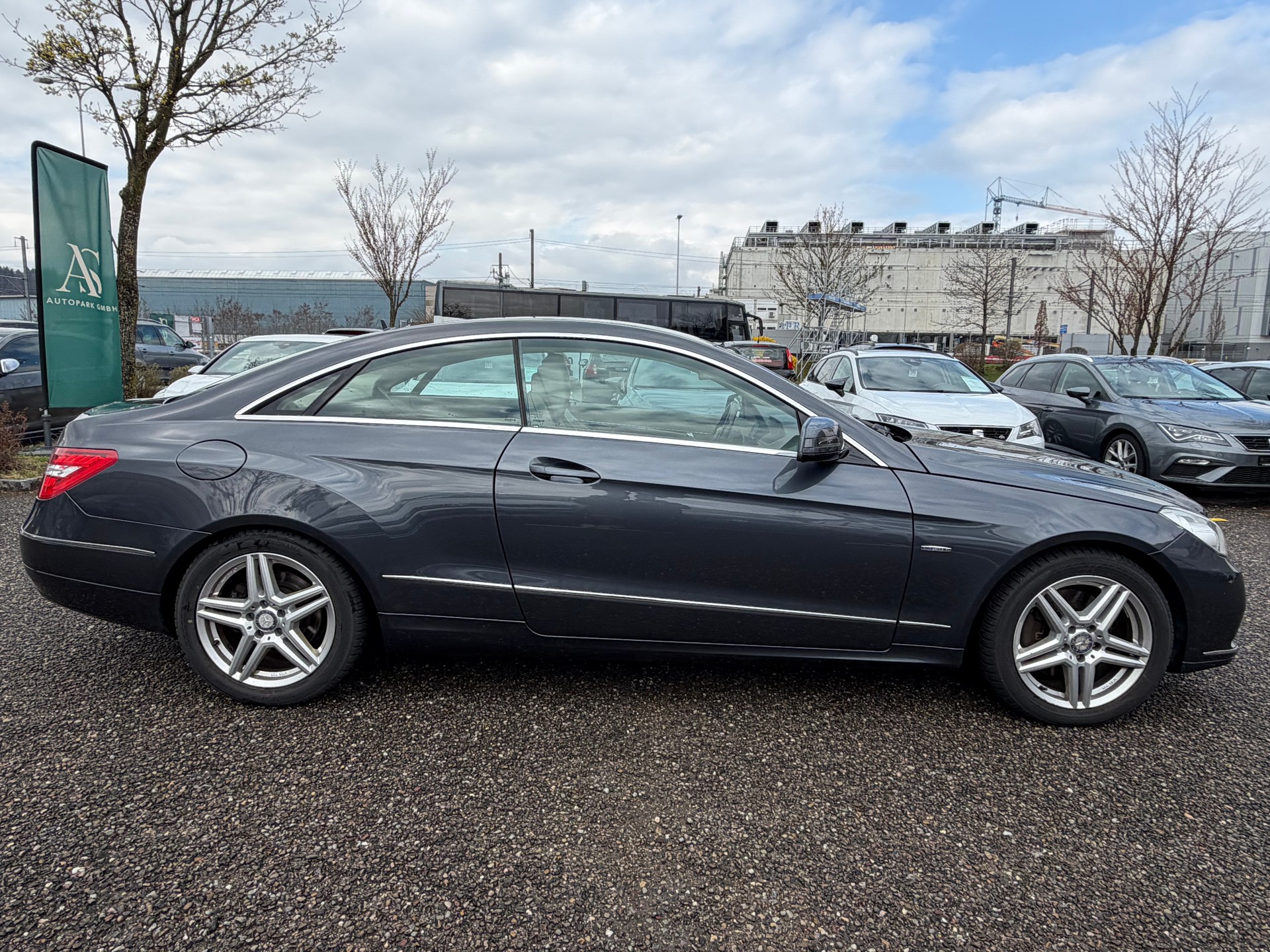 MERCEDES-BENZ E 350 CDI BlueEfficiency 7G-Tronic-showroom-element-3