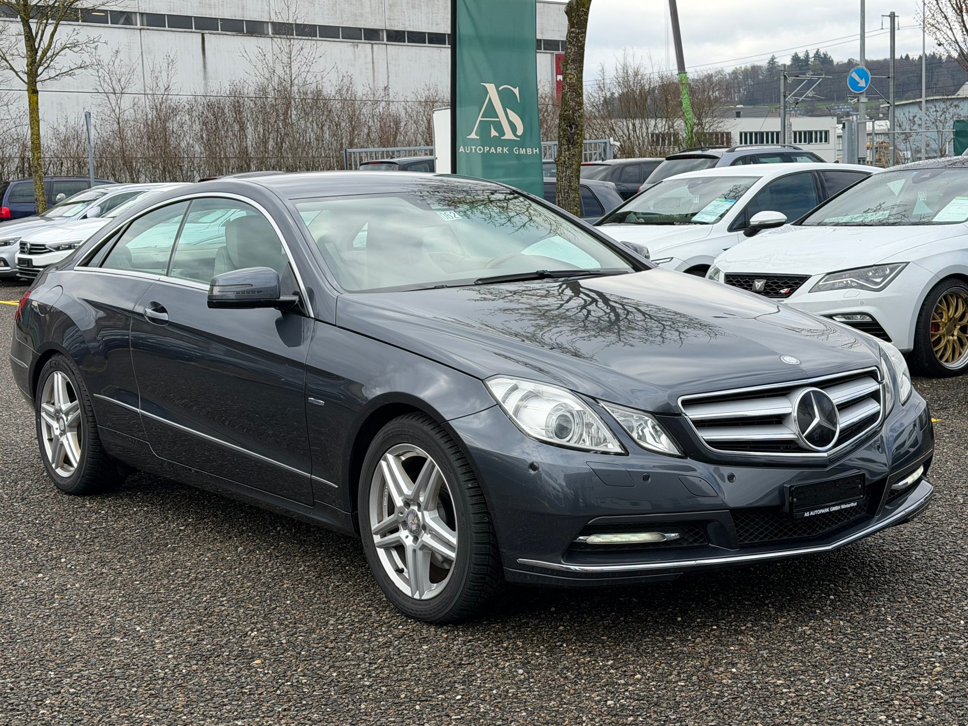 MERCEDES-BENZ E 350 CDI BlueEfficiency 7G-Tronic-showroom-element-2