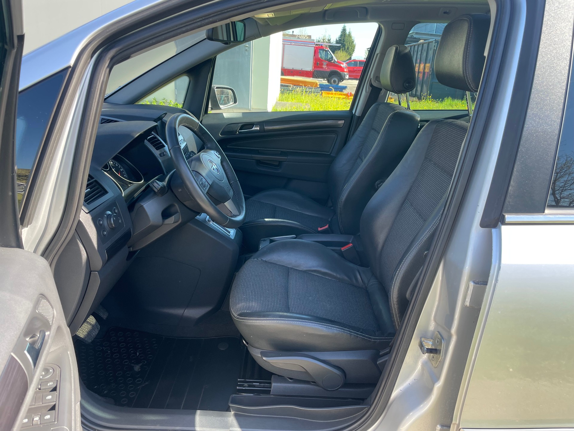 OPEL Zafira 2.2i 16V Essentia-image-6