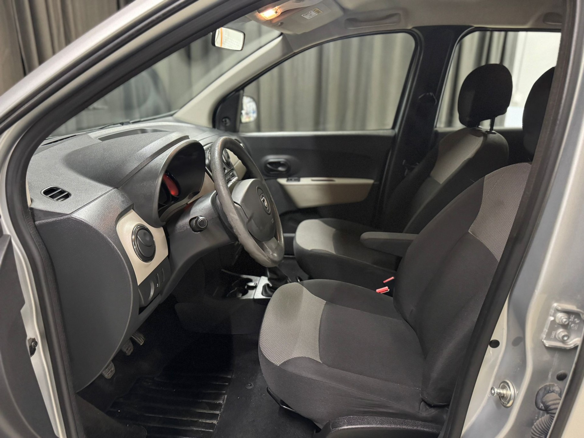 DACIA Lodgy 1.6 16V 5PL-image-6