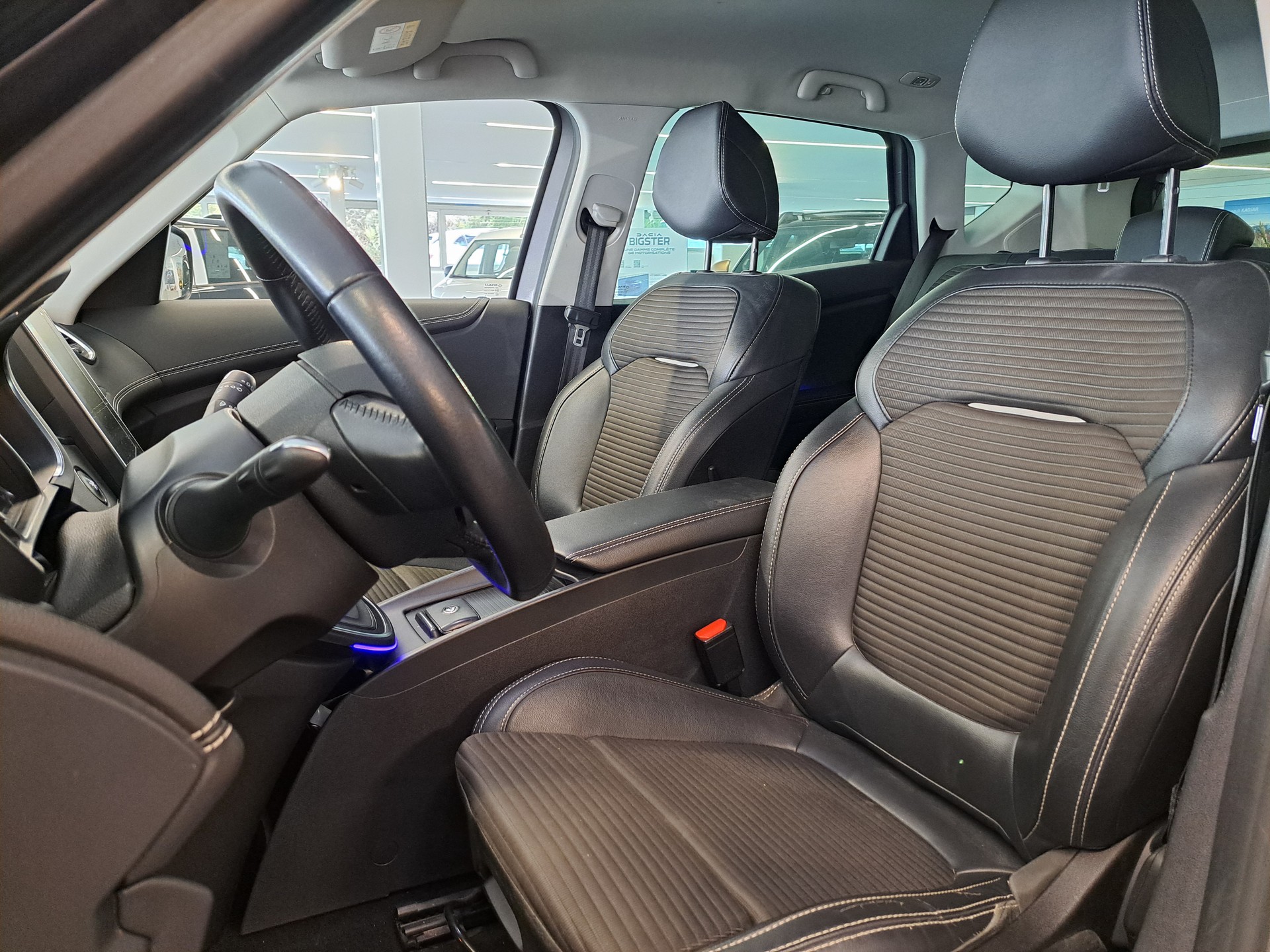 RENAULT Scénic 1.3 16V Turbo Intens EDC-image-8