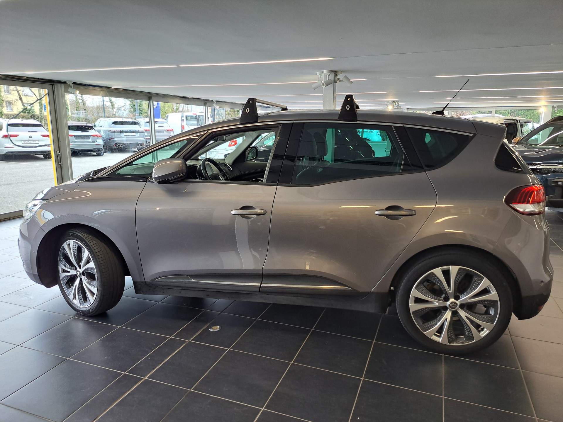 RENAULT Scénic 1.3 16V Turbo Intens EDC-image-1