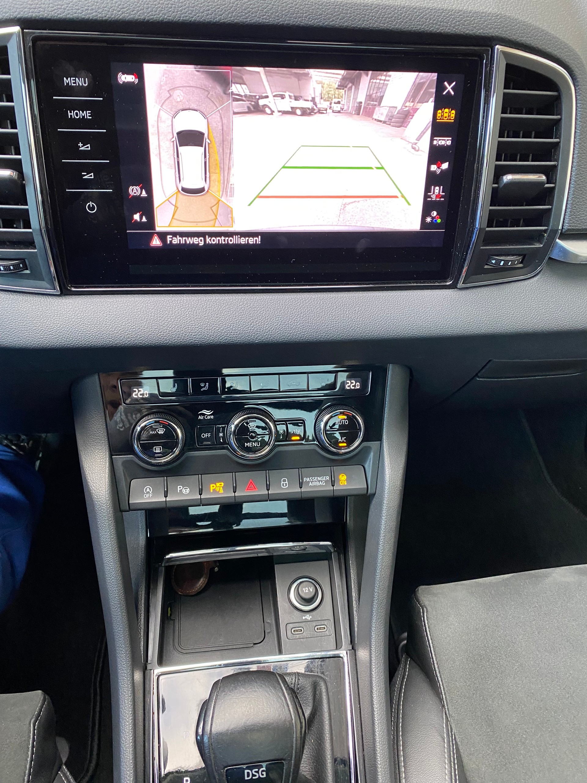 SKODA Karoq 2.0 TDI CR Style 4x4 DSG-image-3