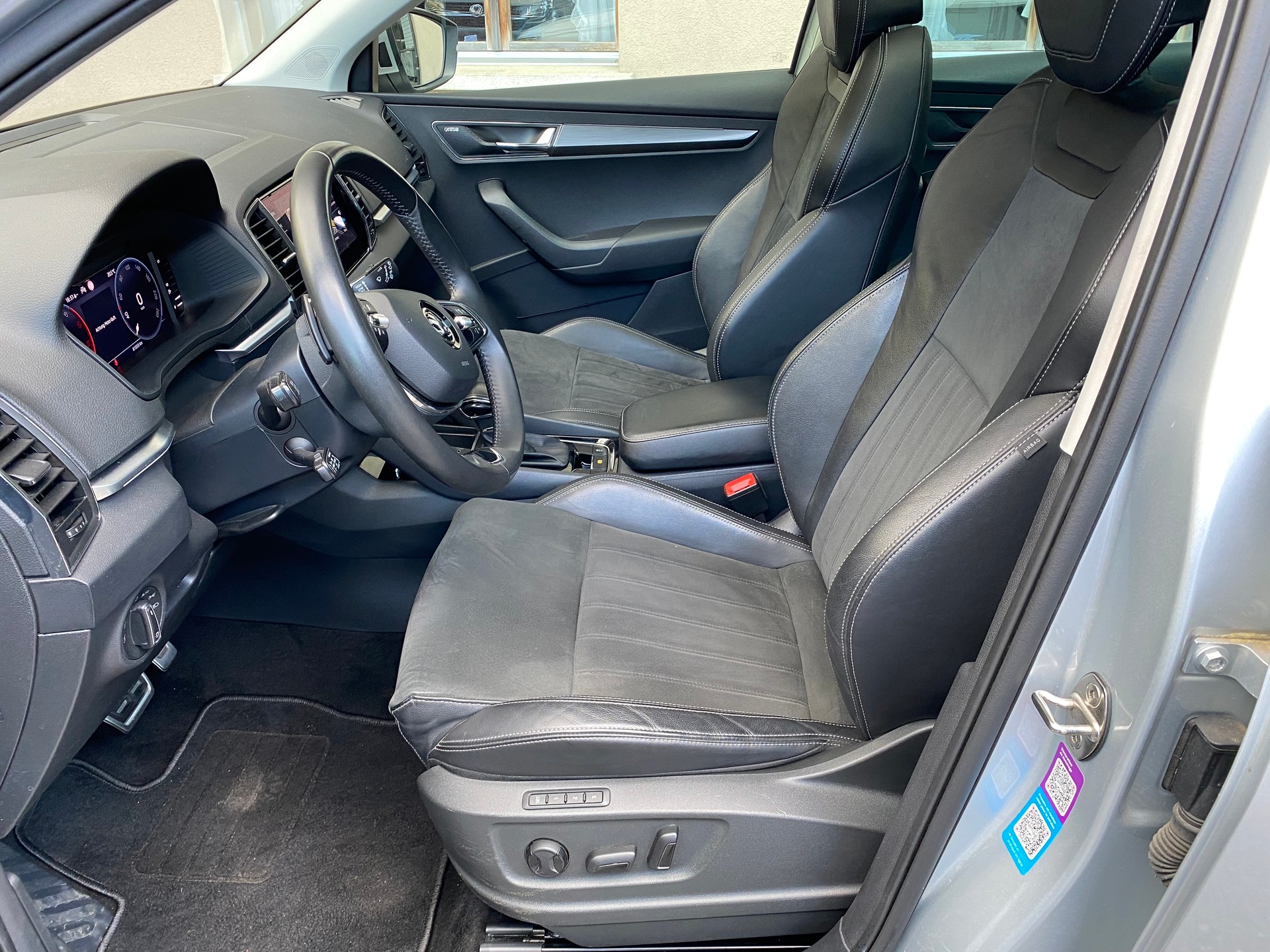 SKODA Karoq 2.0 TDI CR Style 4x4 DSG-image-2