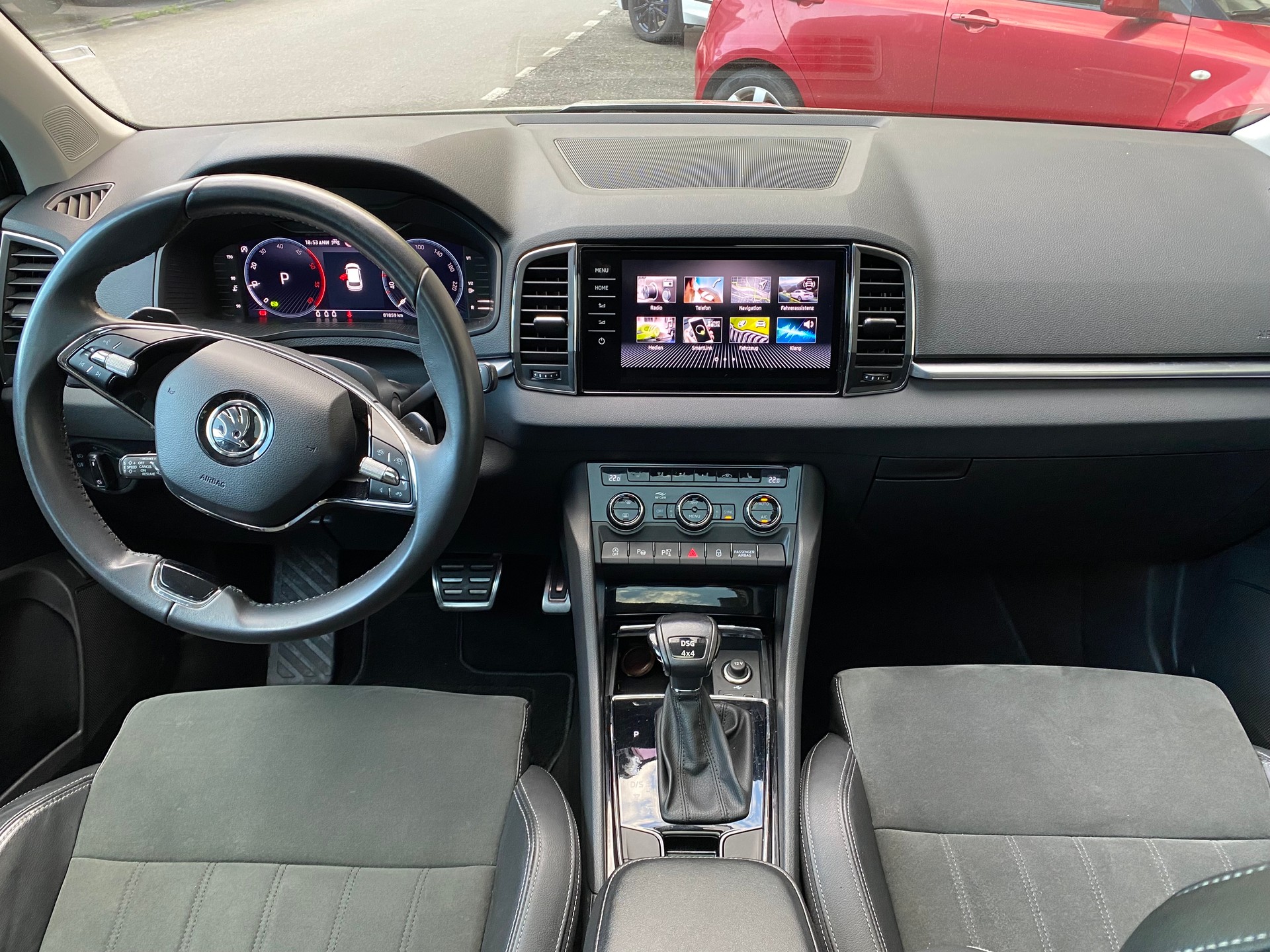 SKODA Karoq 2.0 TDI CR Style 4x4 DSG-image-5