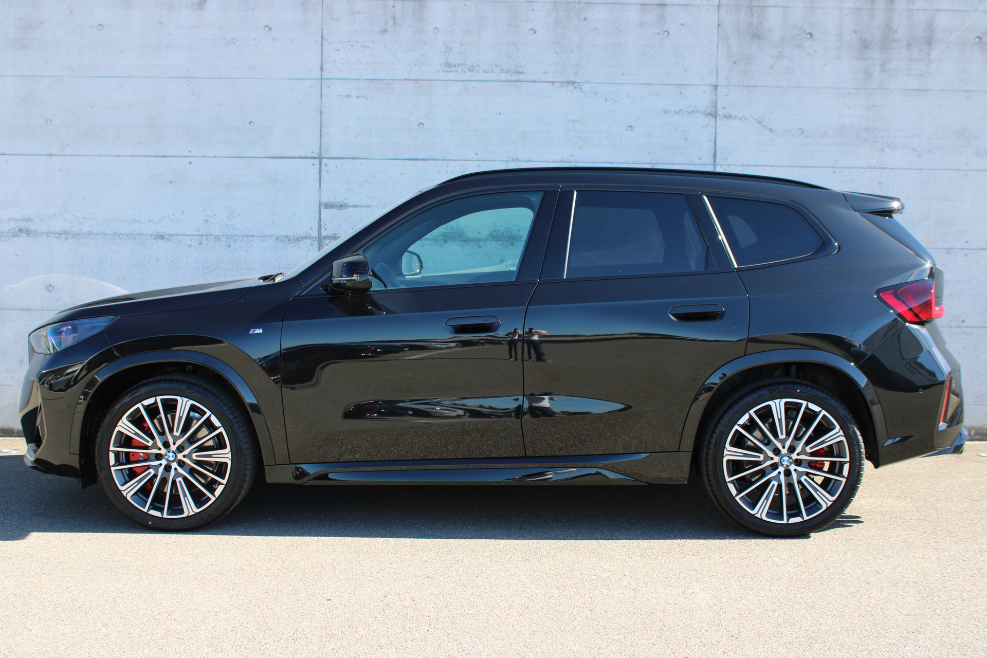 BMW X1 M35i xDrive-showroom-element-2