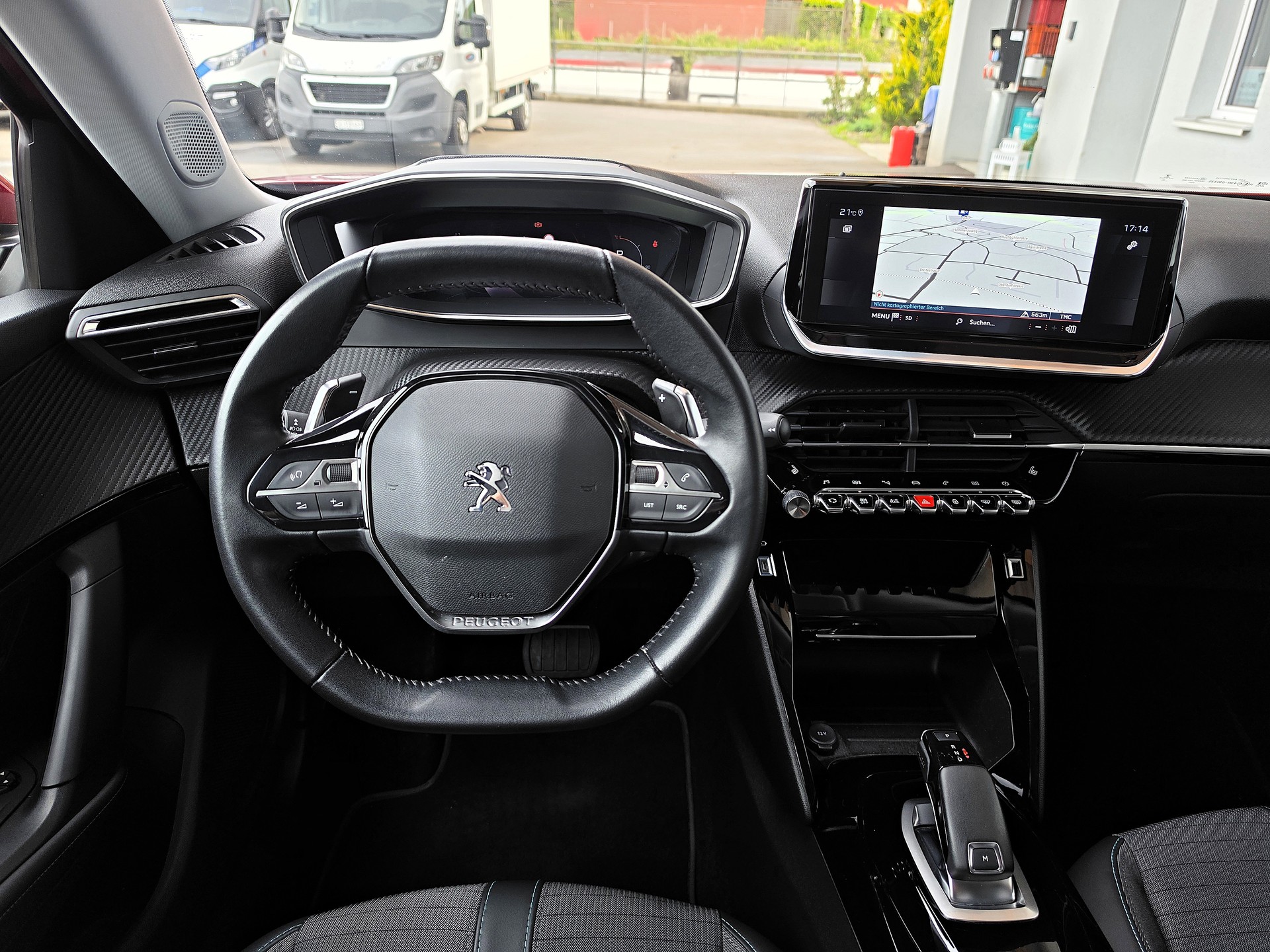 PEUGEOT 2008 1.2 PureTech Allure EAT8-image-10