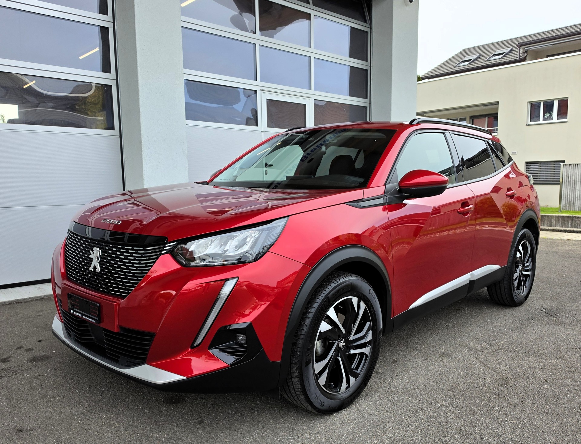 PEUGEOT 2008 1.2 PureTech Allure EAT8-showroom-element-1