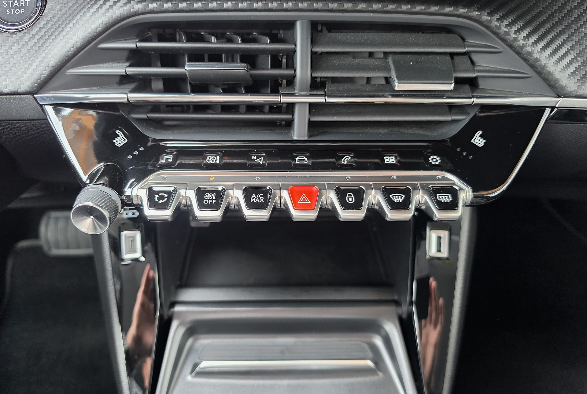 PEUGEOT 2008 1.2 PureTech Allure EAT8-image-12