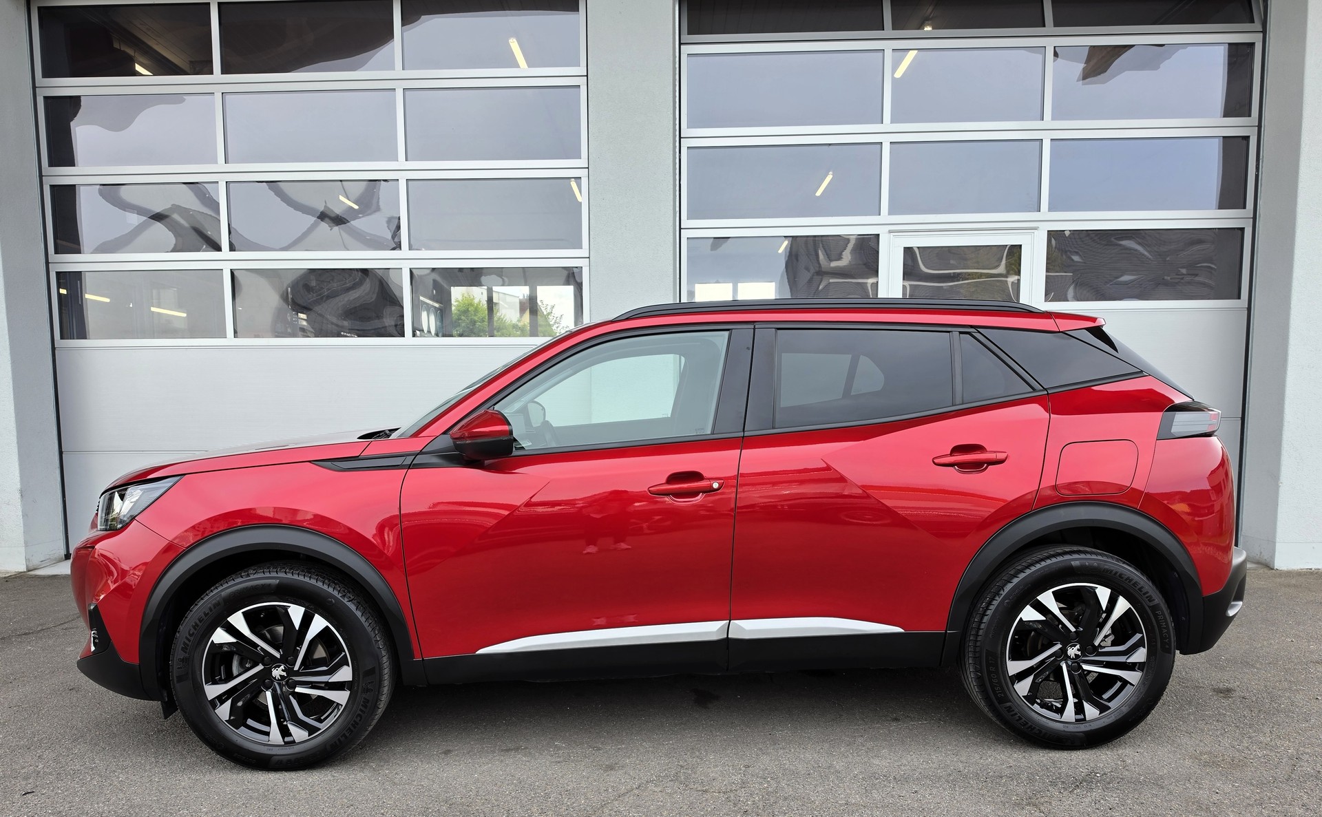 PEUGEOT 2008 1.2 PureTech Allure EAT8
