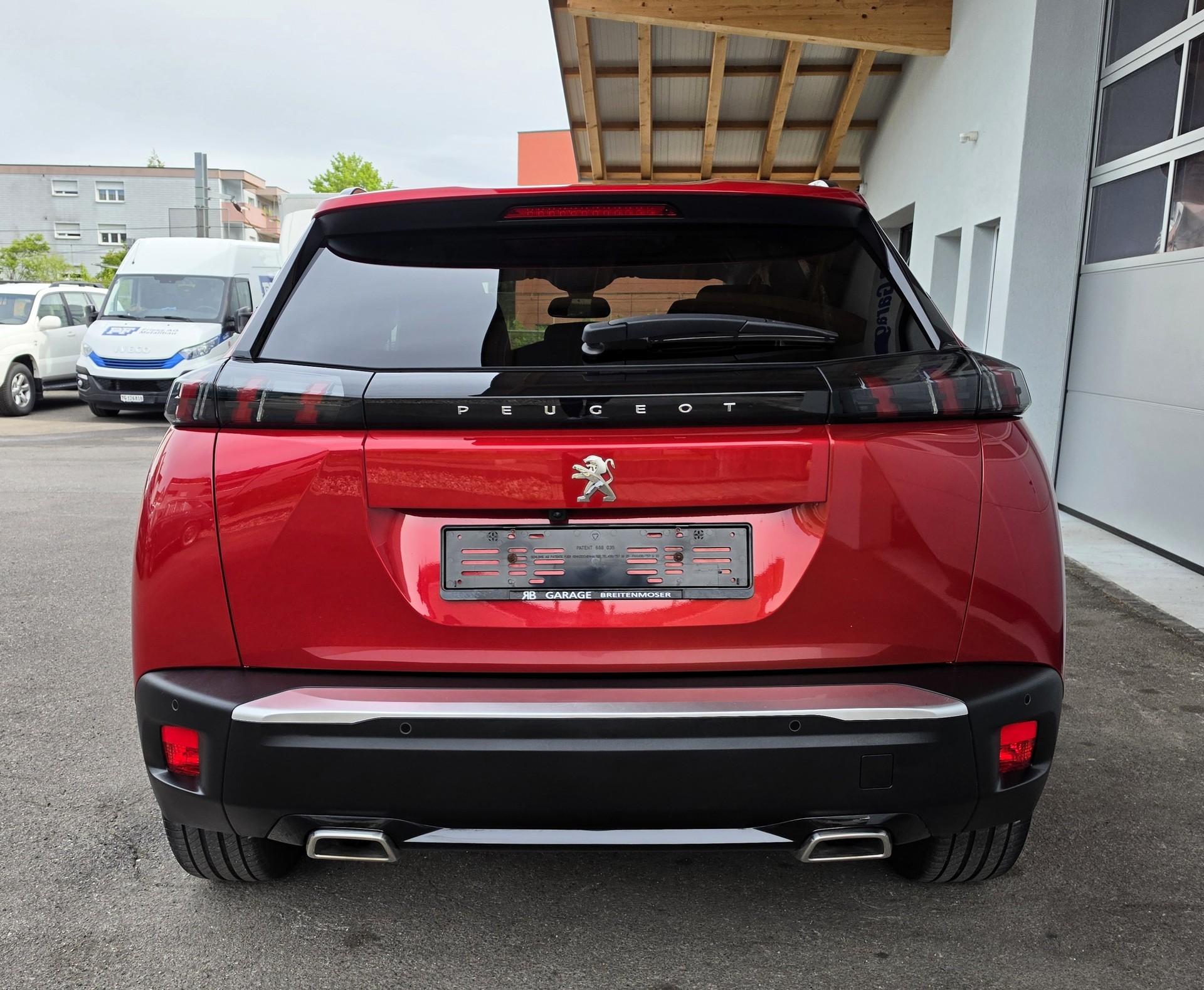 PEUGEOT 2008 1.2 PureTech Allure EAT8-showroom-element-3