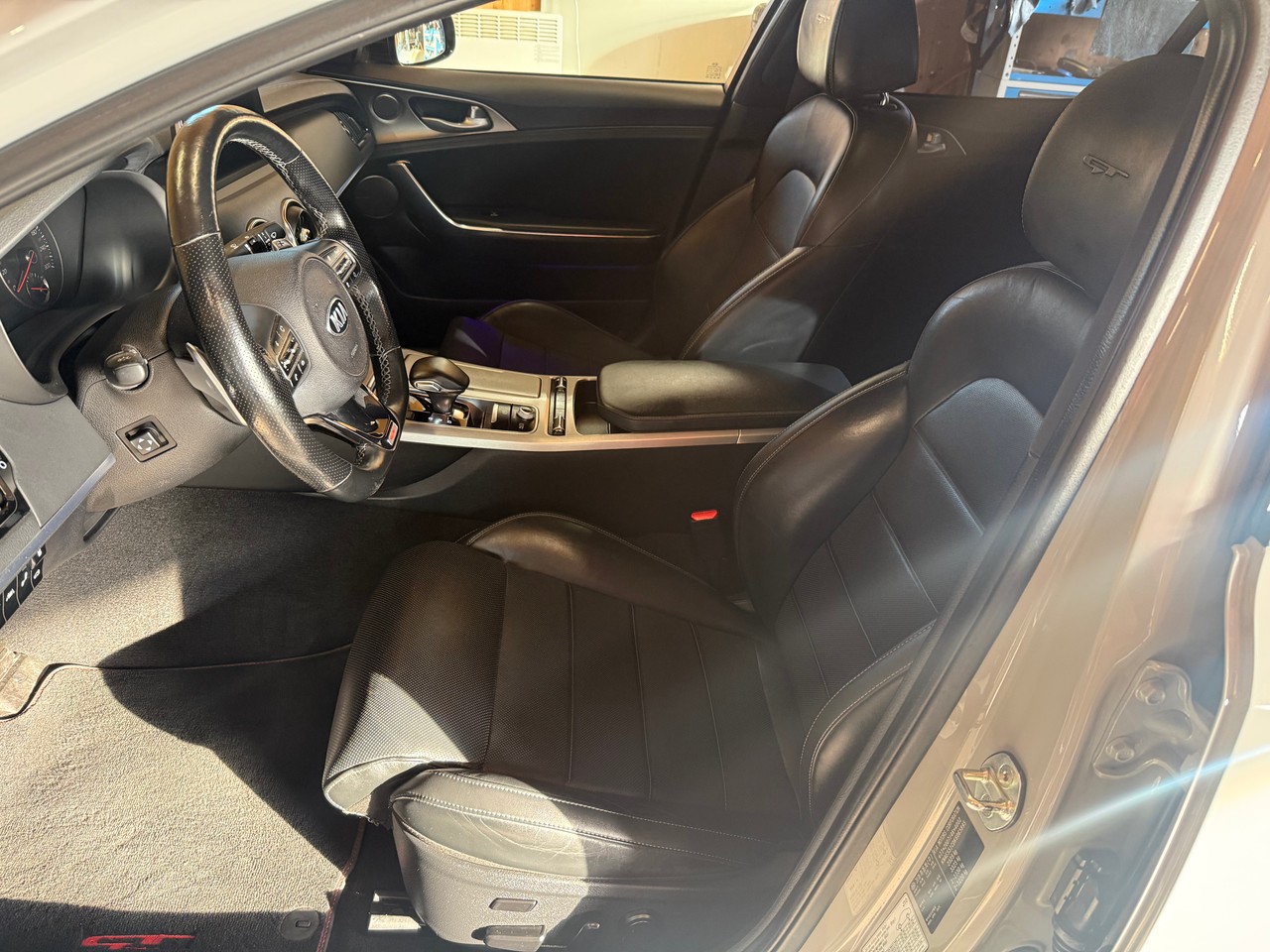 KIA Stinger 3.3 T-GDi GT Automat AWD-image-6