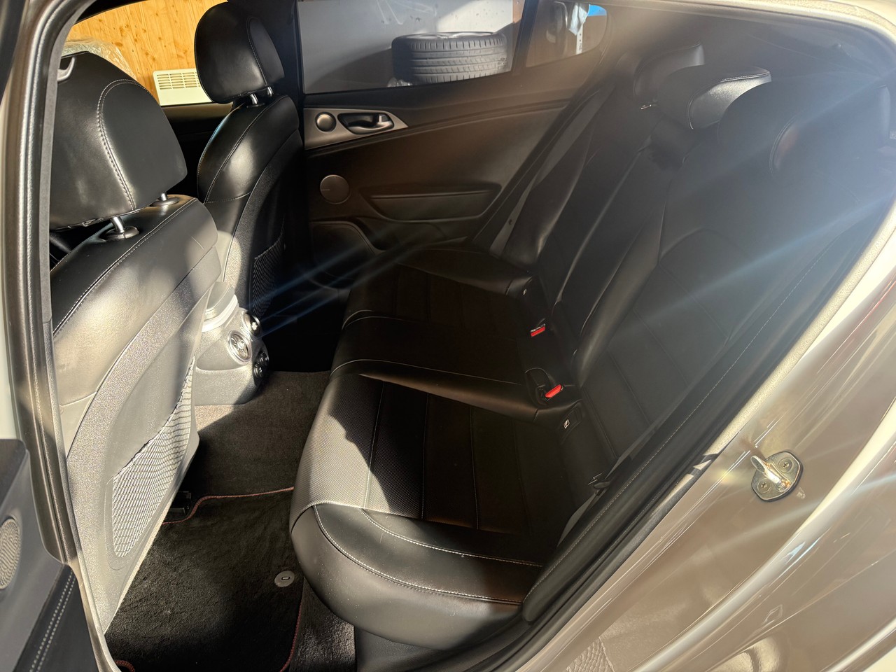 KIA Stinger 3.3 T-GDi GT Automat AWD-image-7
