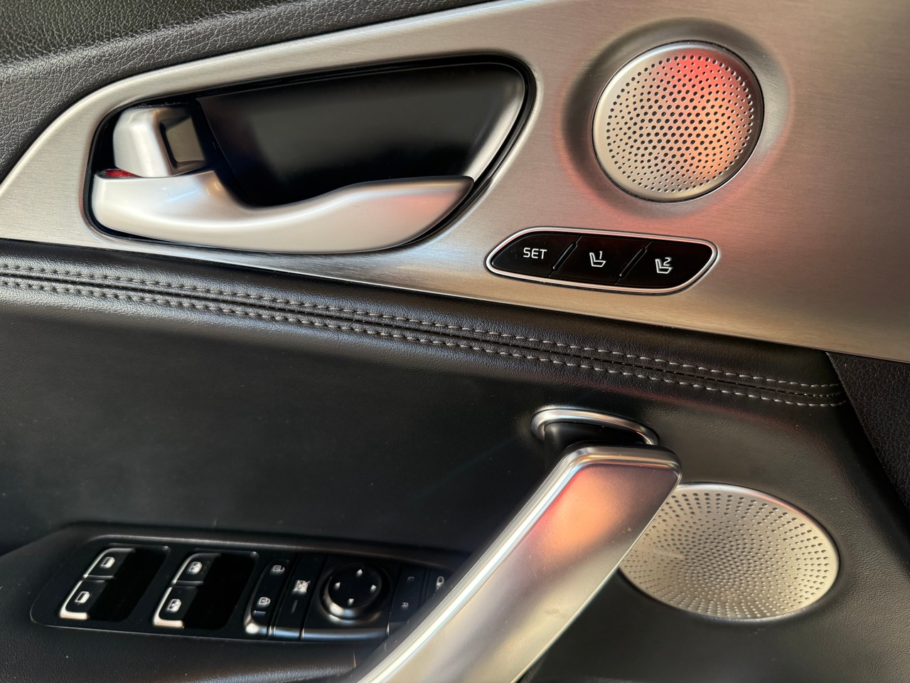 KIA Stinger 3.3 T-GDi GT Automat AWD-image-14