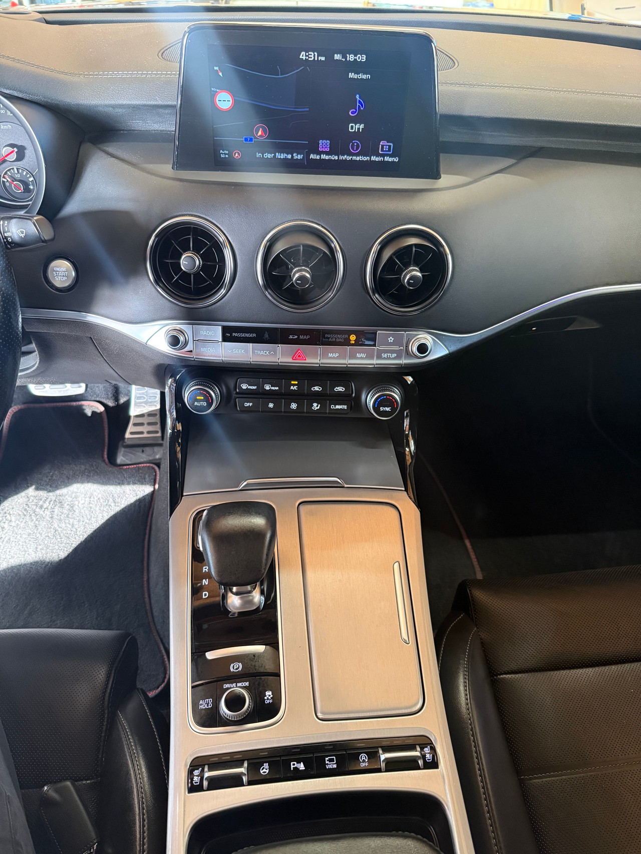 KIA Stinger 3.3 T-GDi GT Automat AWD-image-11