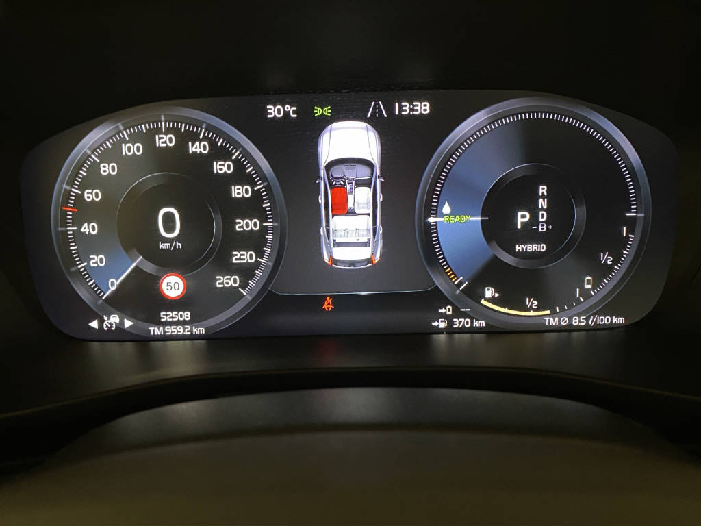 VOLVO XC40 1.5 T5 PiH R-Design-image-8