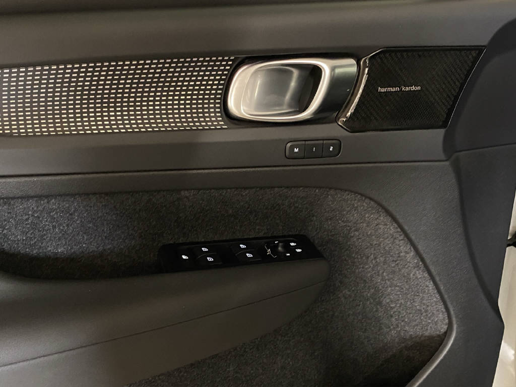 VOLVO XC40 1.5 T5 PiH R-Design-image-11