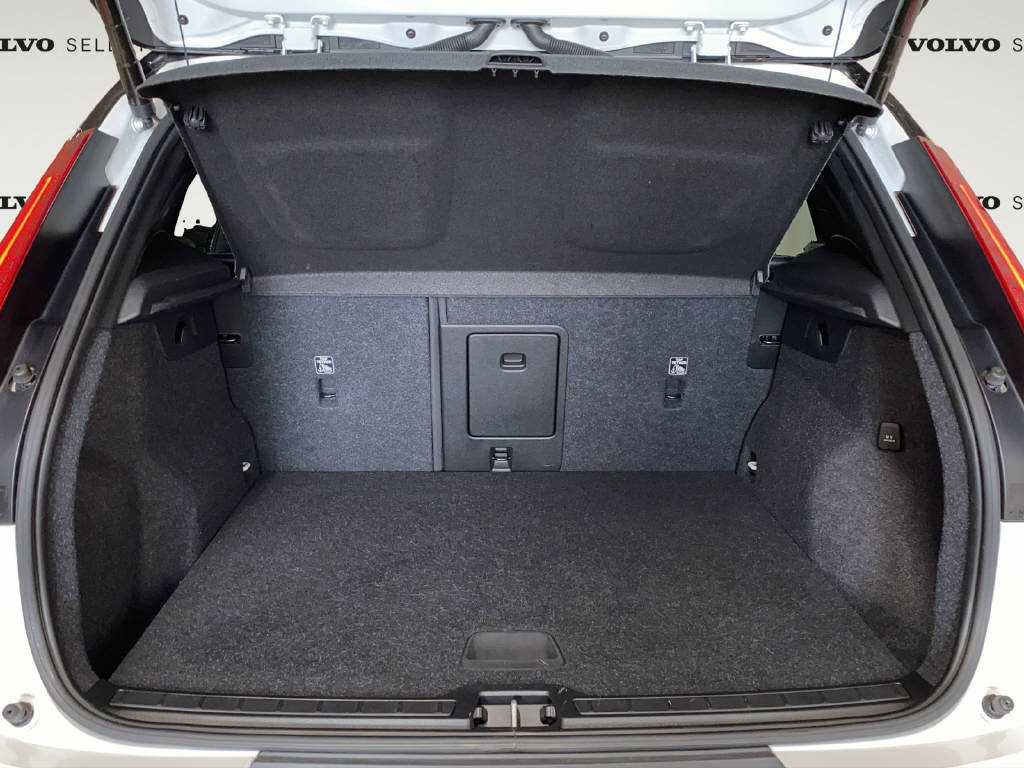 VOLVO XC40 1.5 T5 PiH R-Design-image-13
