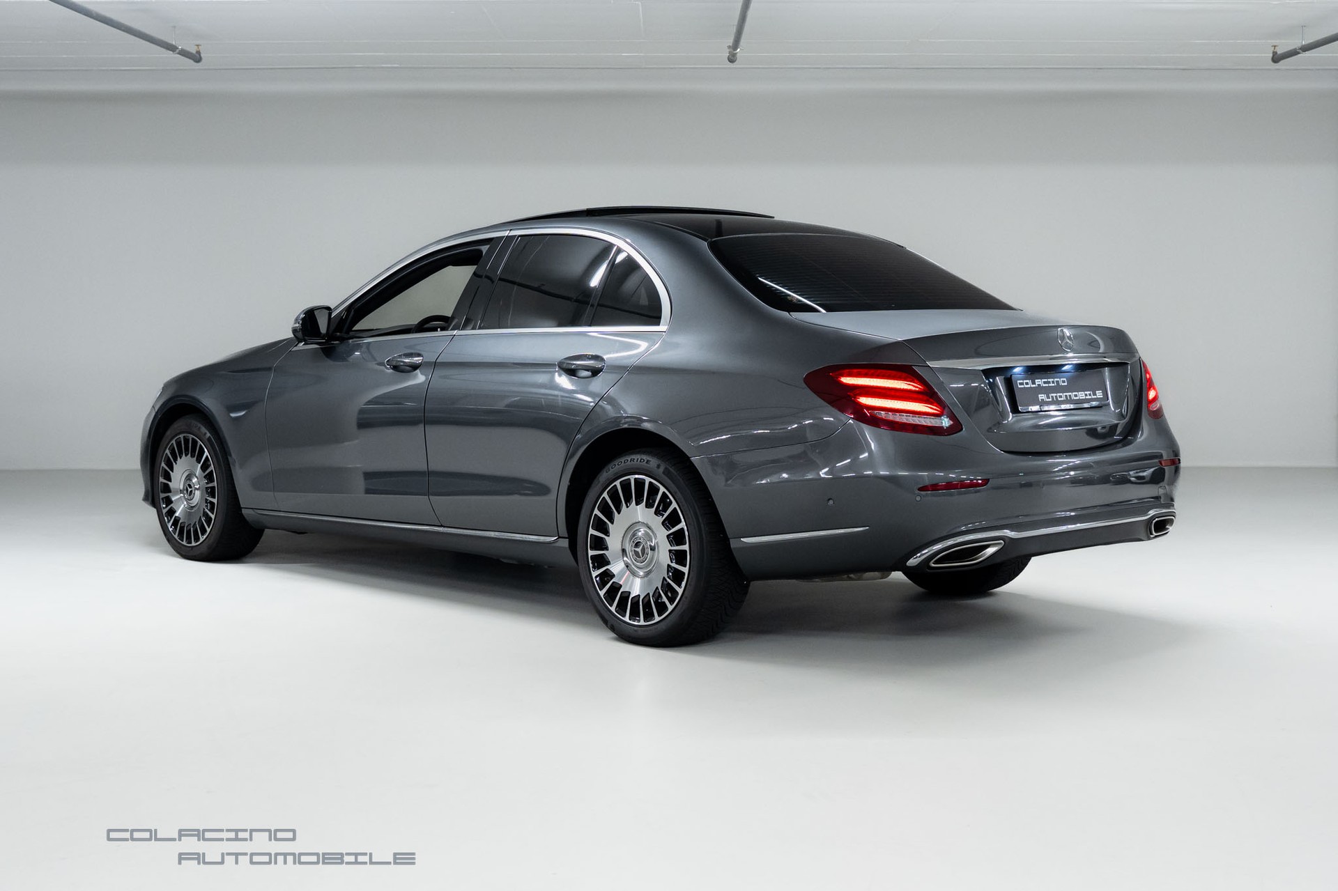 MERCEDES-BENZ E 400 Exclusive 4Matic 9G-Tronic-showroom-element-3