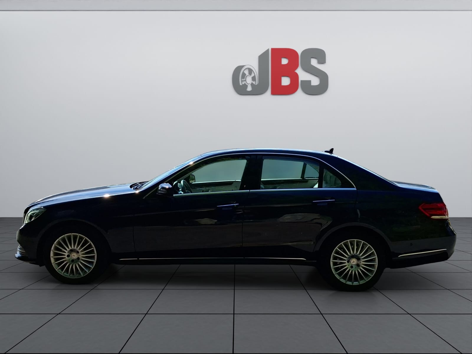 MERCEDES-BENZ E 350 BlueTEC 4Matic 7G-Tronic-showroom-element-3