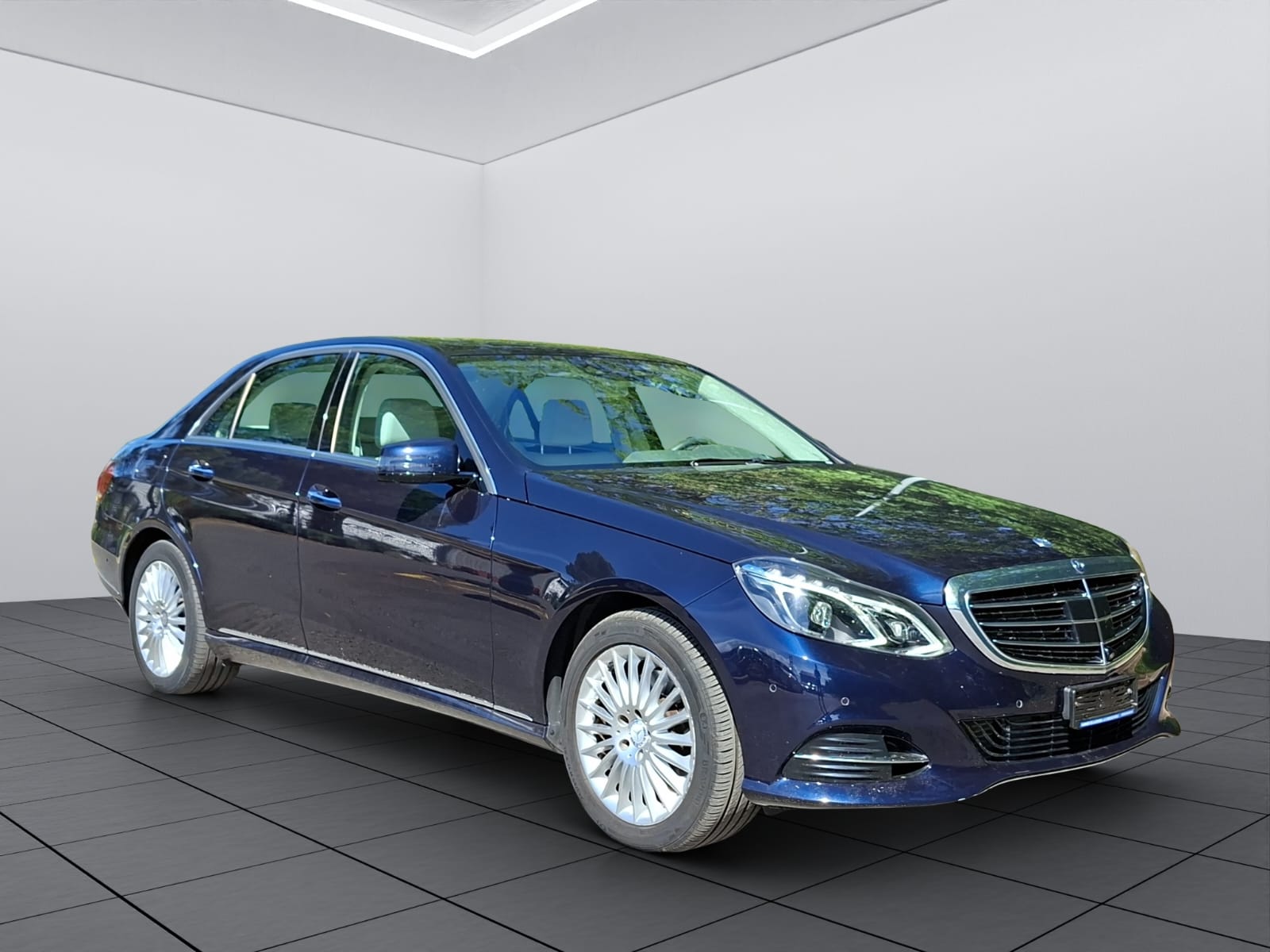 MERCEDES-BENZ E 350 BlueTEC 4Matic 7G-Tronic-showroom-element-2