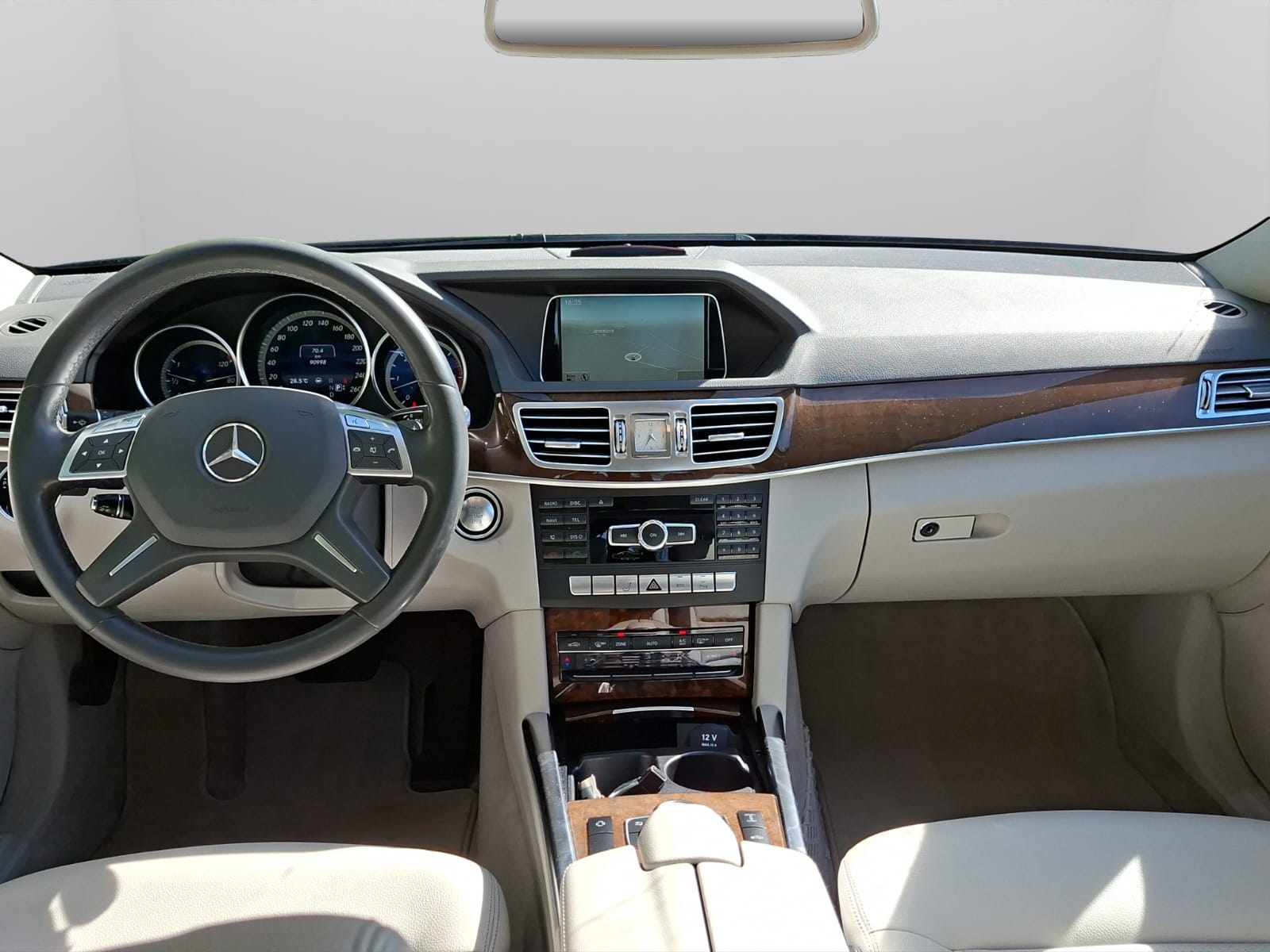 MERCEDES-BENZ E 350 BlueTEC 4Matic 7G-Tronic-image-12