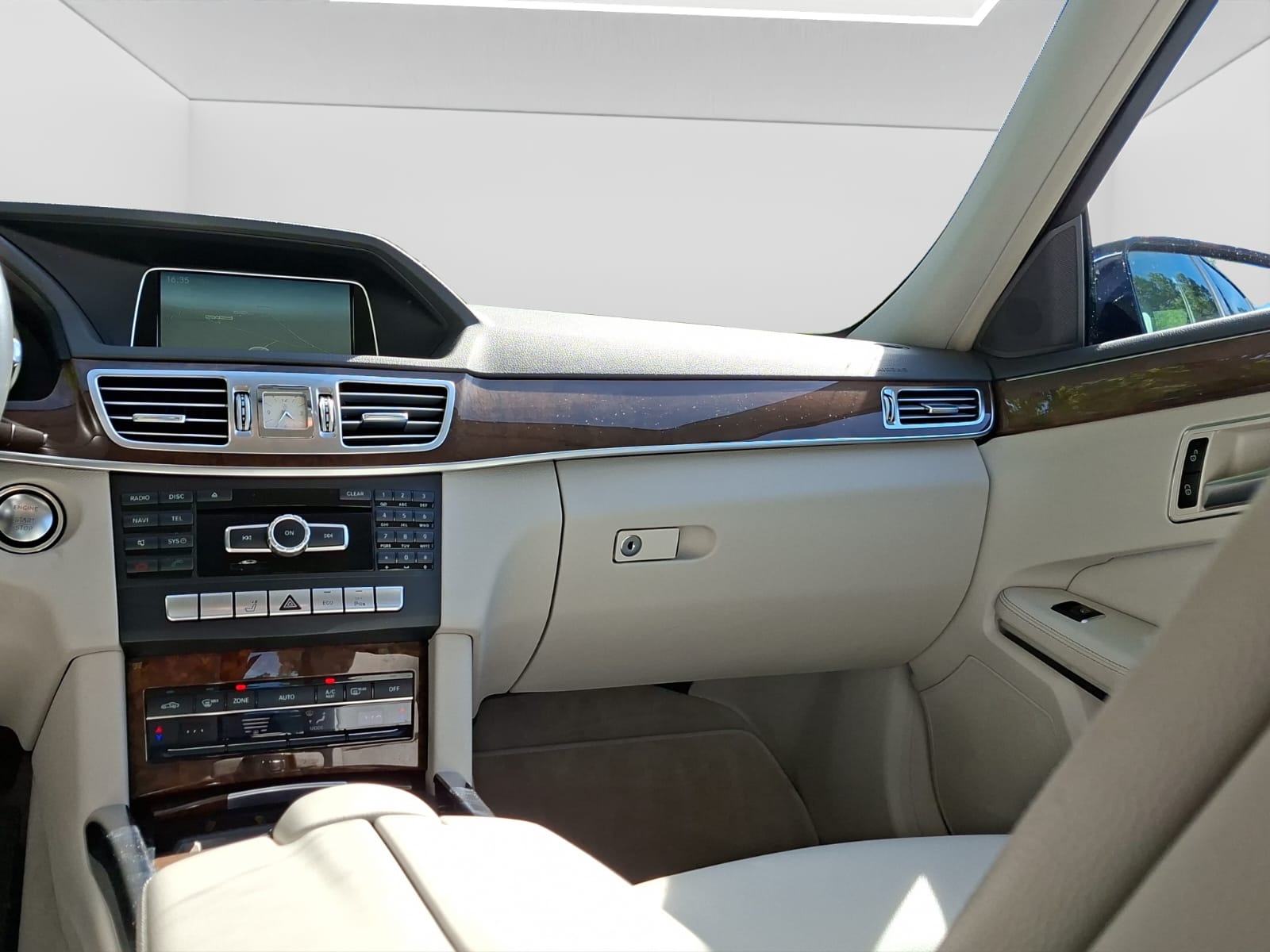 MERCEDES-BENZ E 350 BlueTEC 4Matic 7G-Tronic-image-14