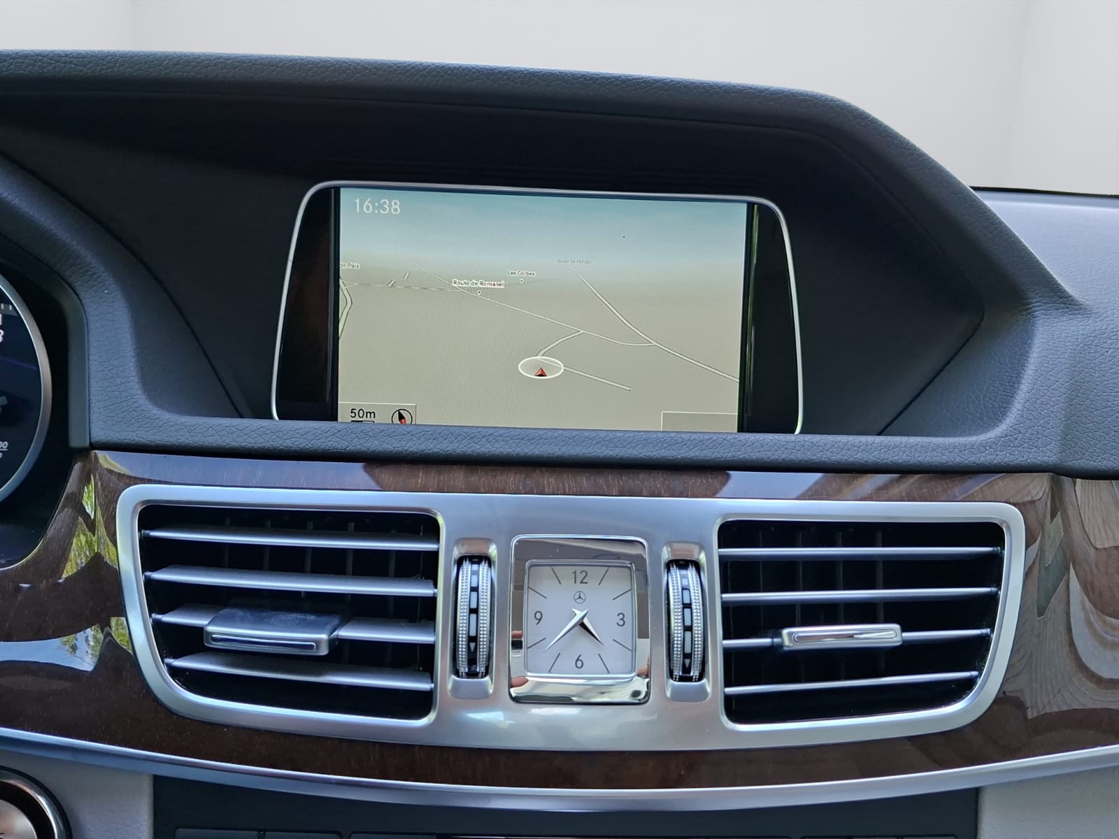 MERCEDES-BENZ E 350 BlueTEC 4Matic 7G-Tronic-image-17