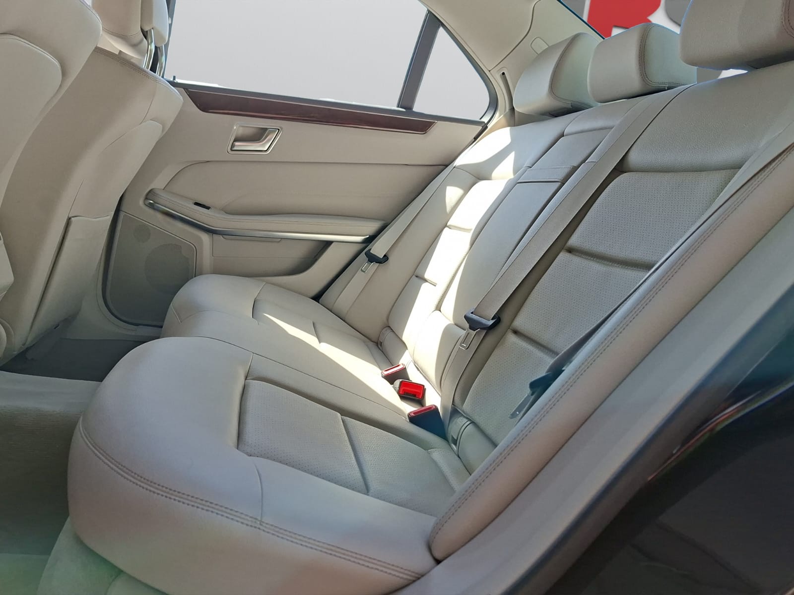 MERCEDES-BENZ E 350 BlueTEC 4Matic 7G-Tronic-image-9