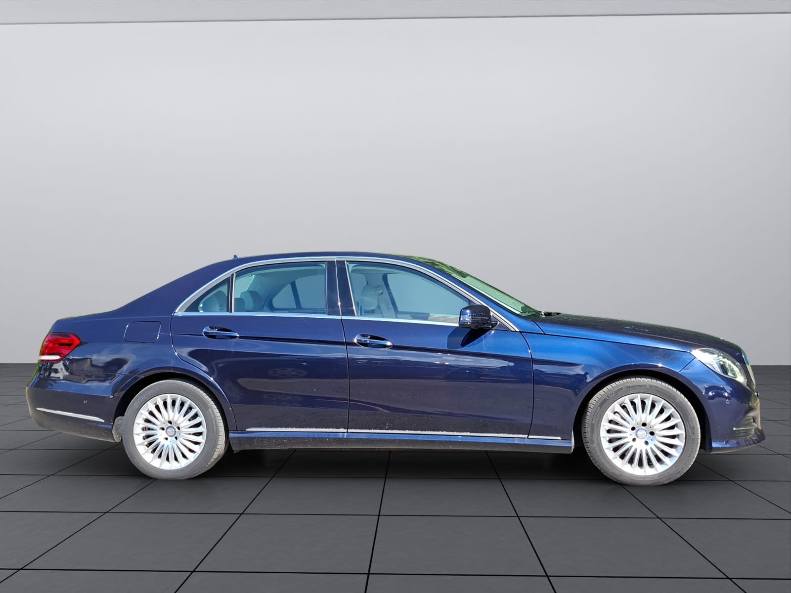 MERCEDES-BENZ E 350 BlueTEC 4Matic 7G-Tronic-image-8