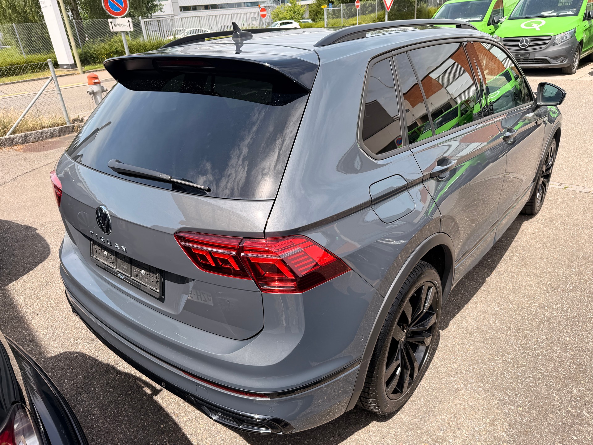 VW Tiguan 2.0 TDI SCR R-Line 4Motion DSG-image-3