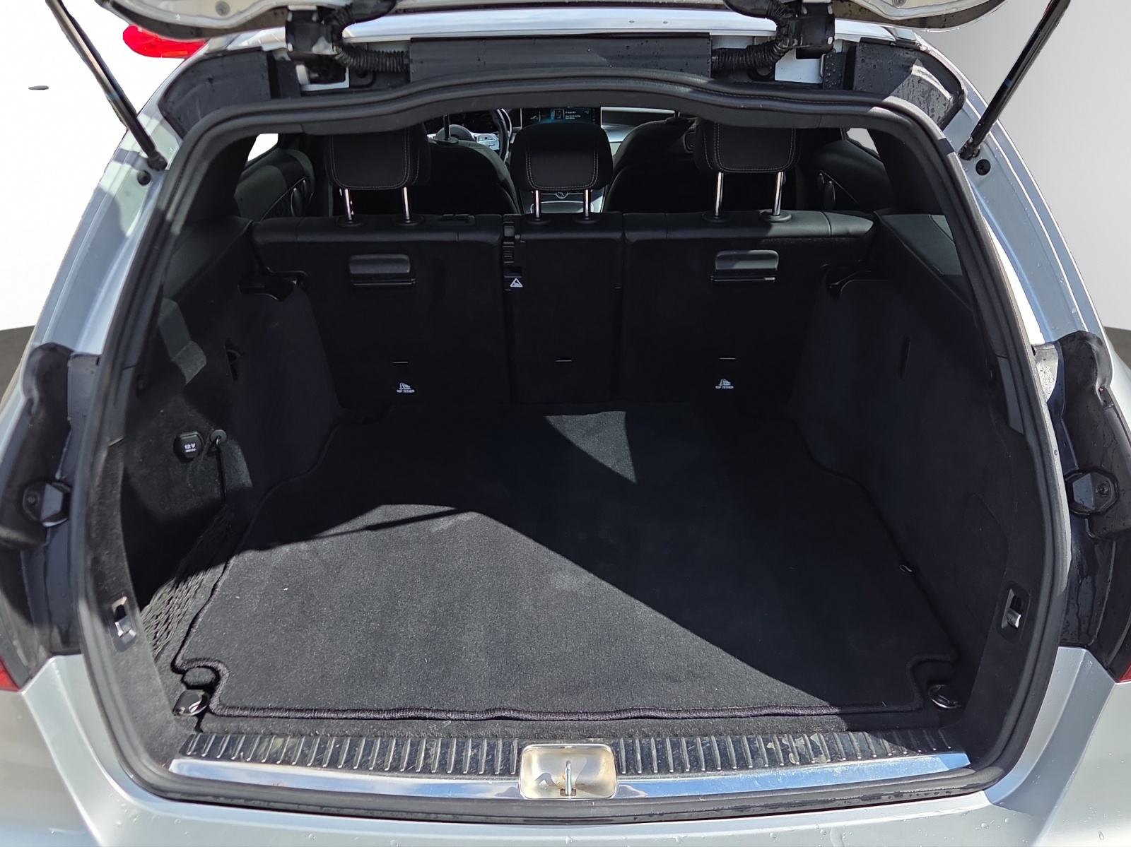 MERCEDES-BENZ C 200 AMG Line 4Matic 9G-Tronic-image-6