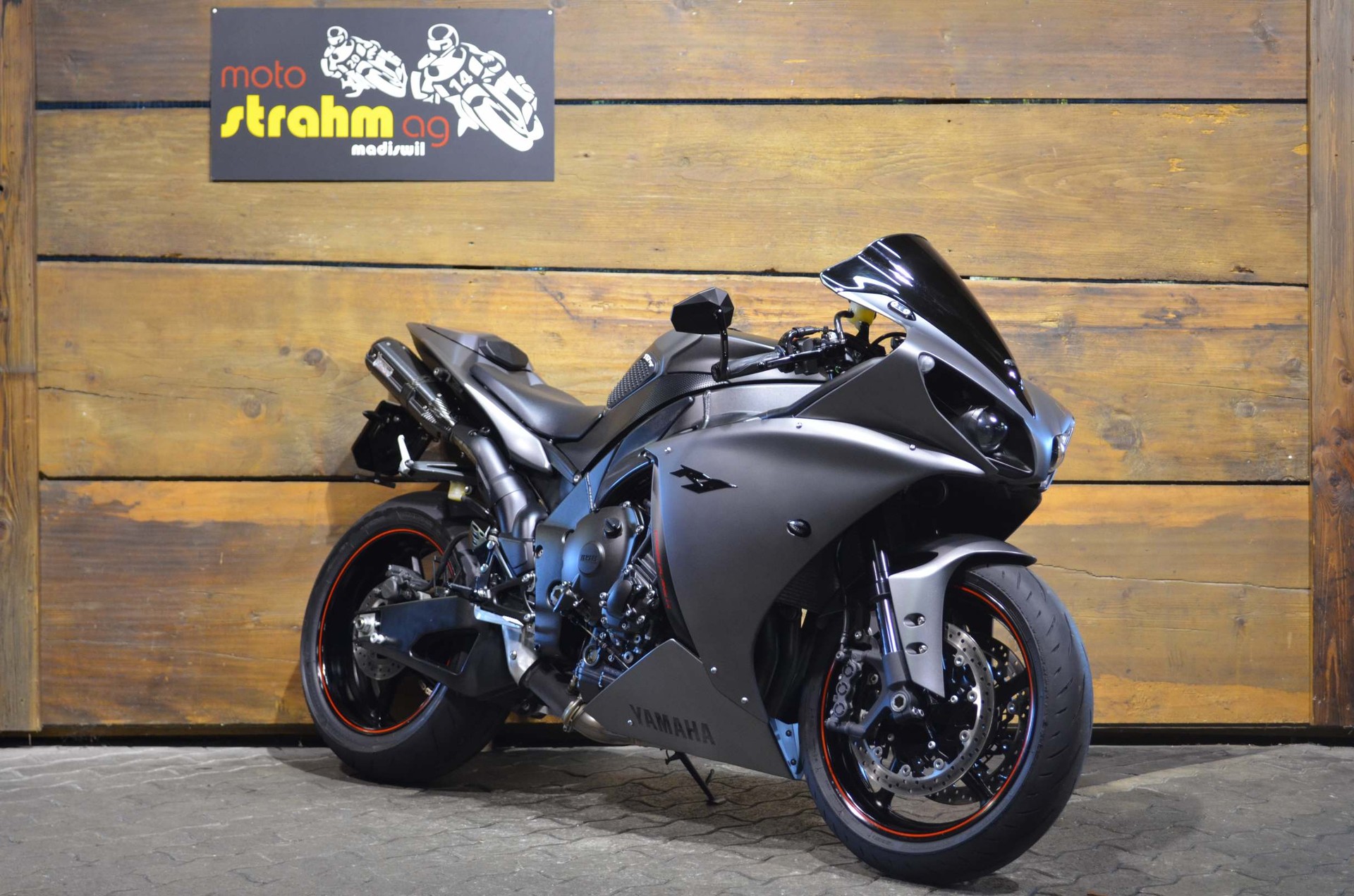 YAMAHA YZF-R1-image-0