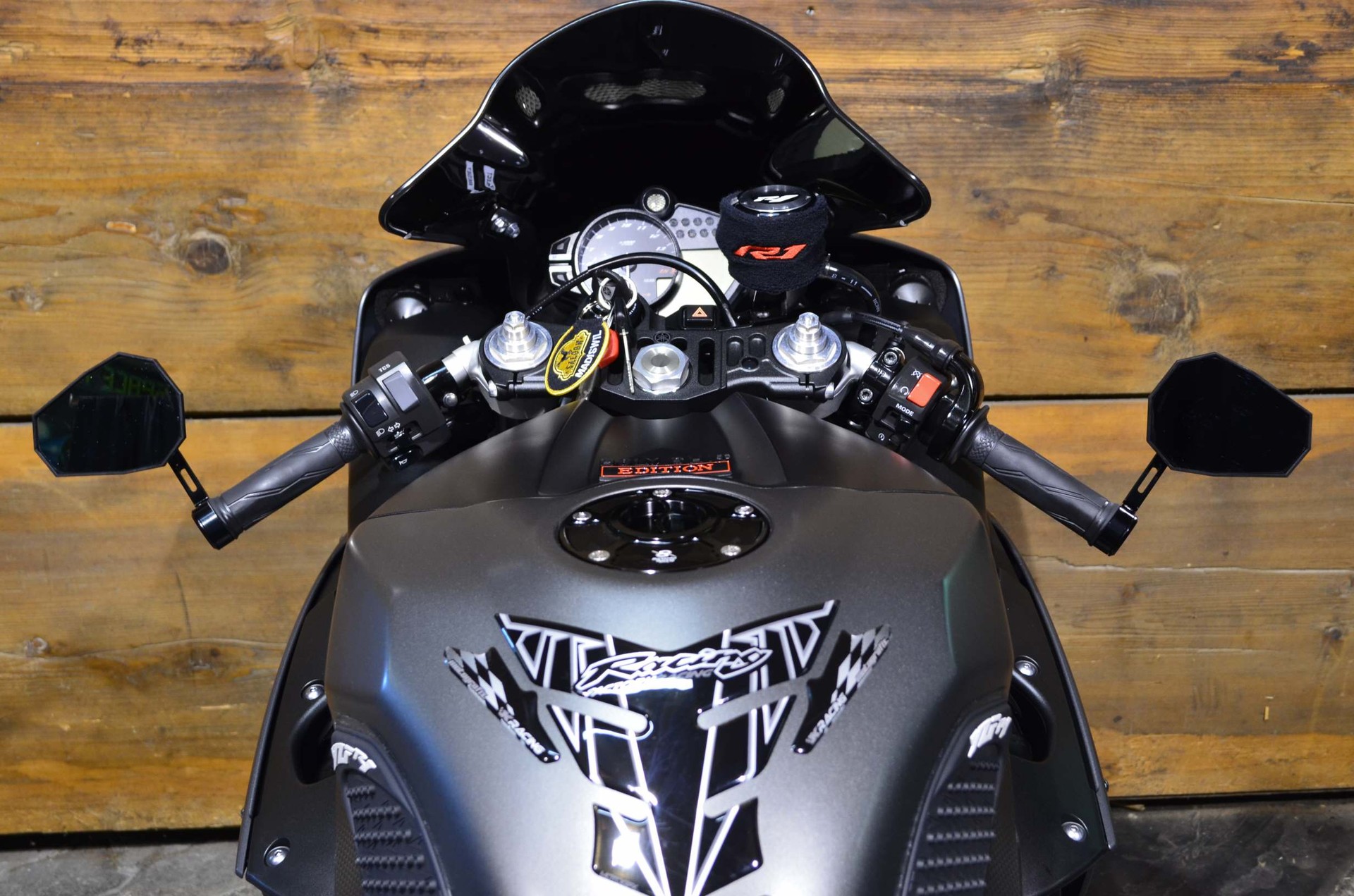 YAMAHA YZF-R1-image-2