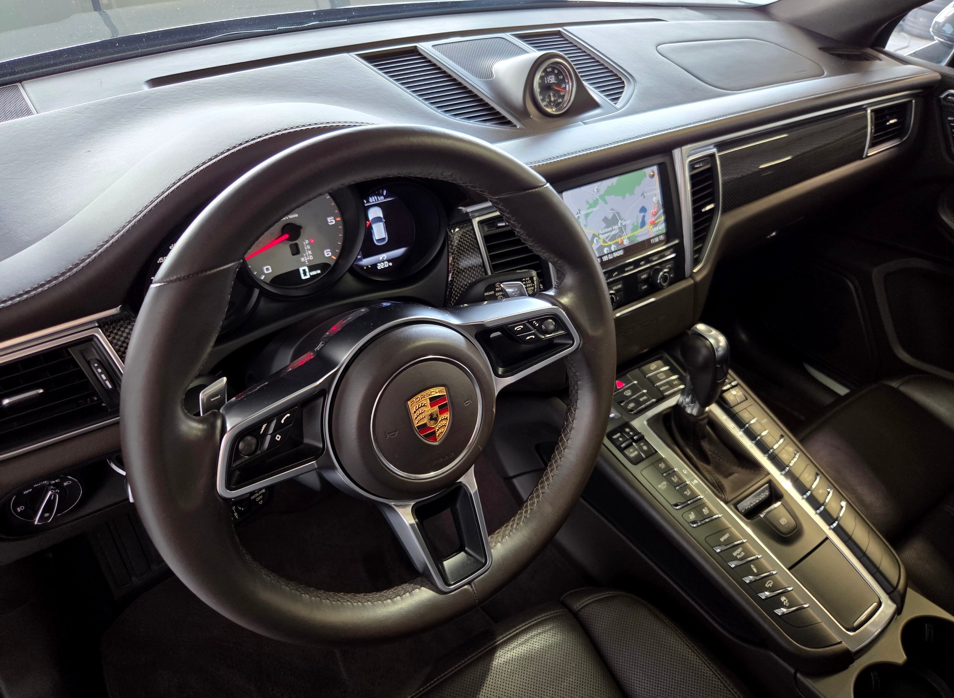 PORSCHE Macan 3.0 V6 S Diesel-image-12